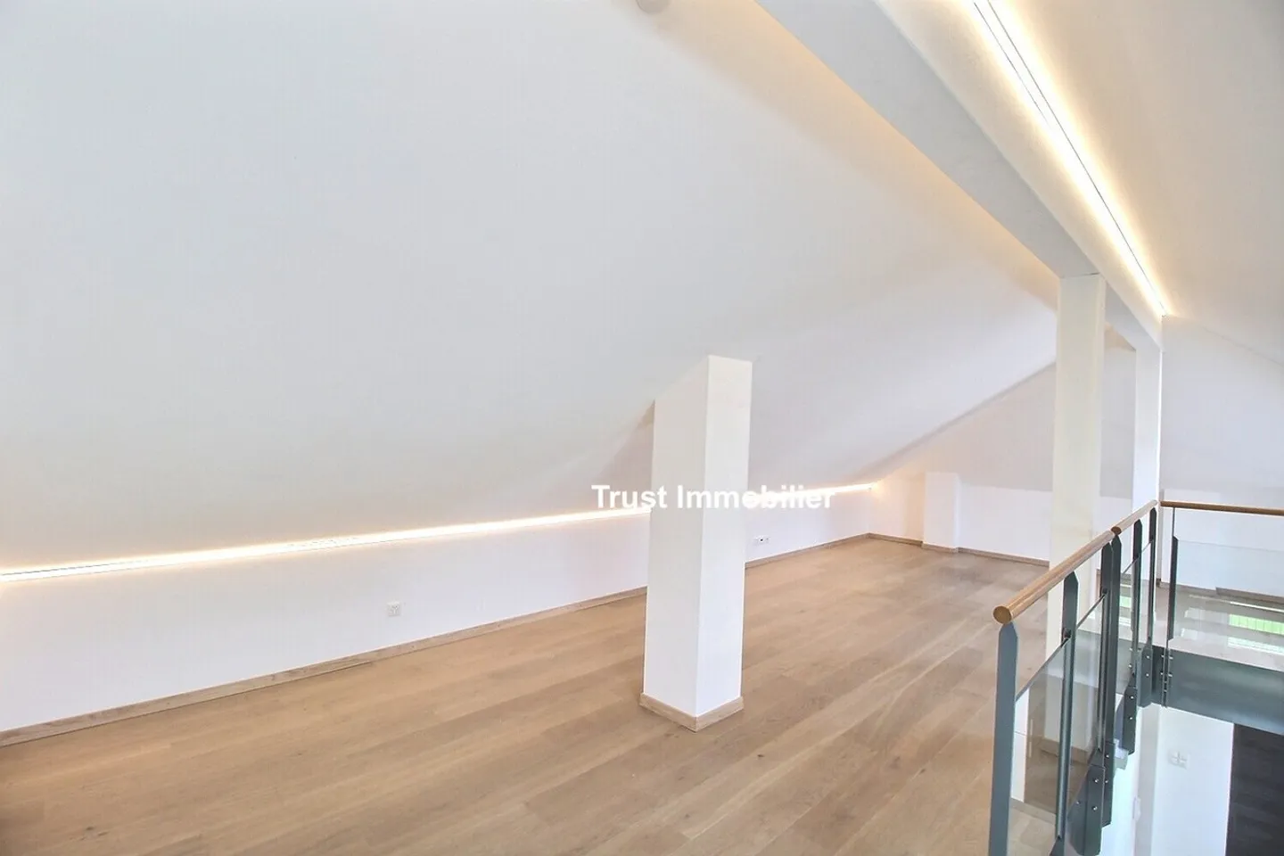 Spacious Modern Apartment with Jura View, 10 Minutes from Nyon - Photo 14 of 16