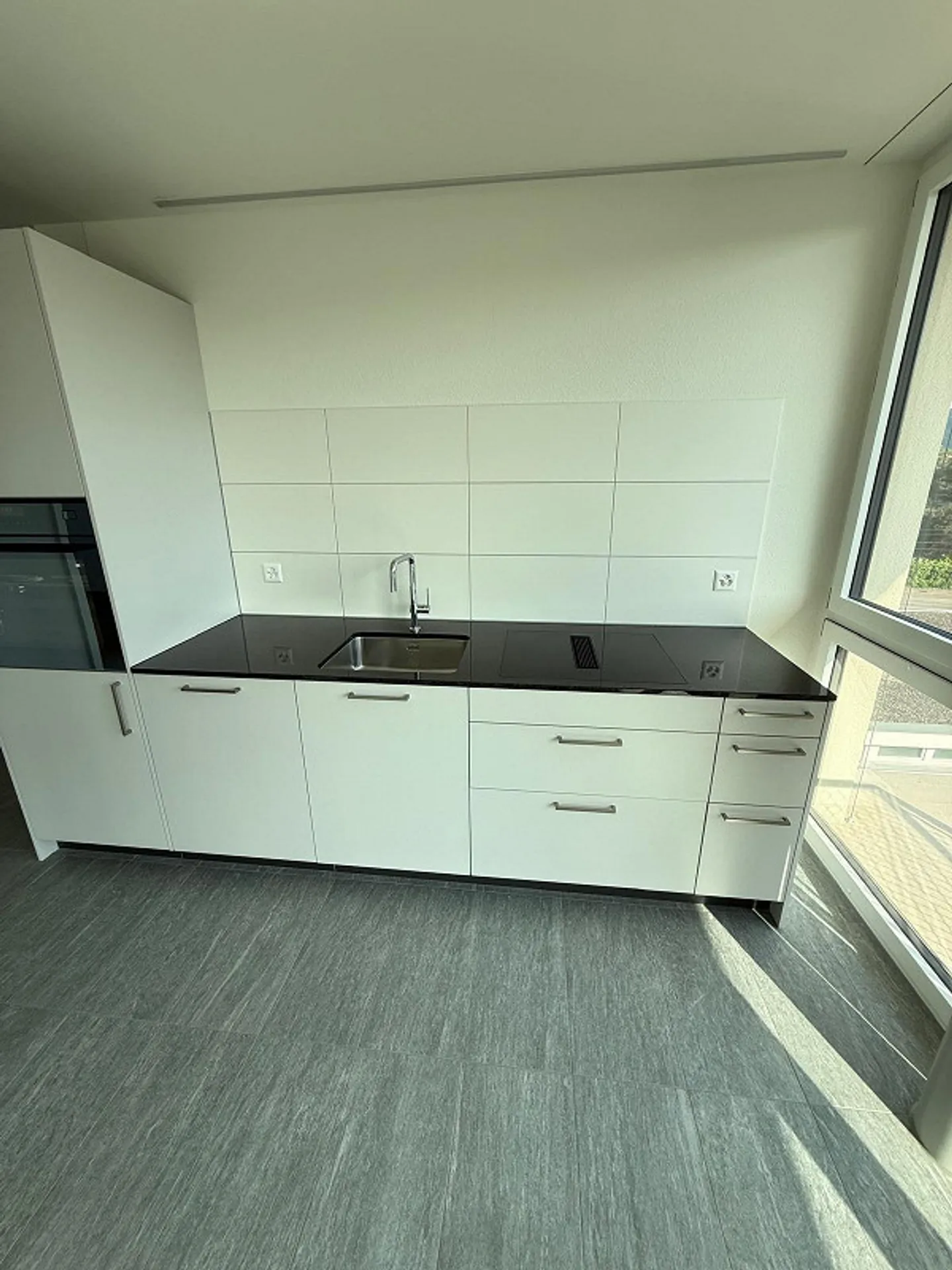 Modern and light-flooded apartment - Photo 2 of 6
