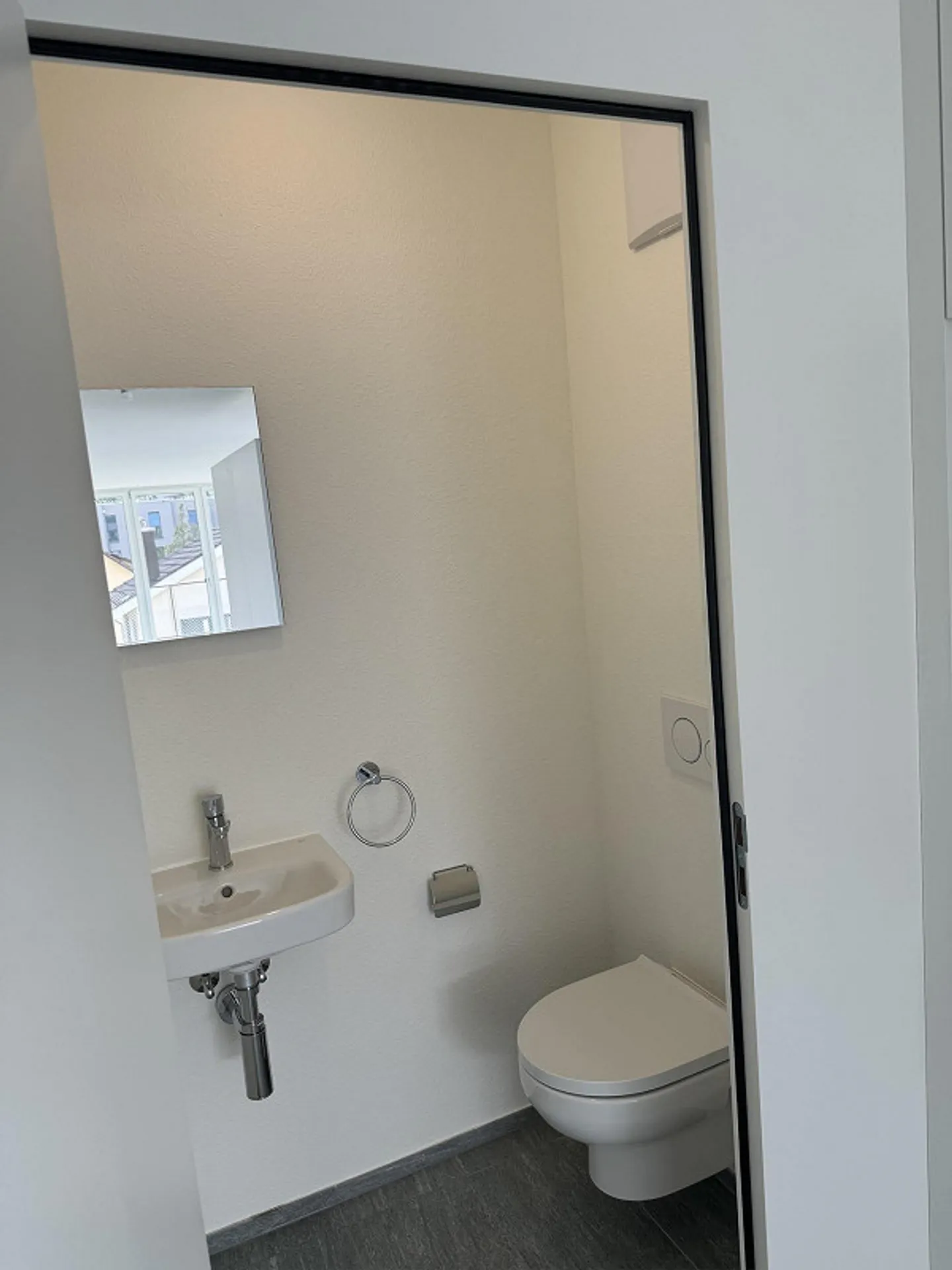 Modern and light-flooded apartment - Photo 5 of 6