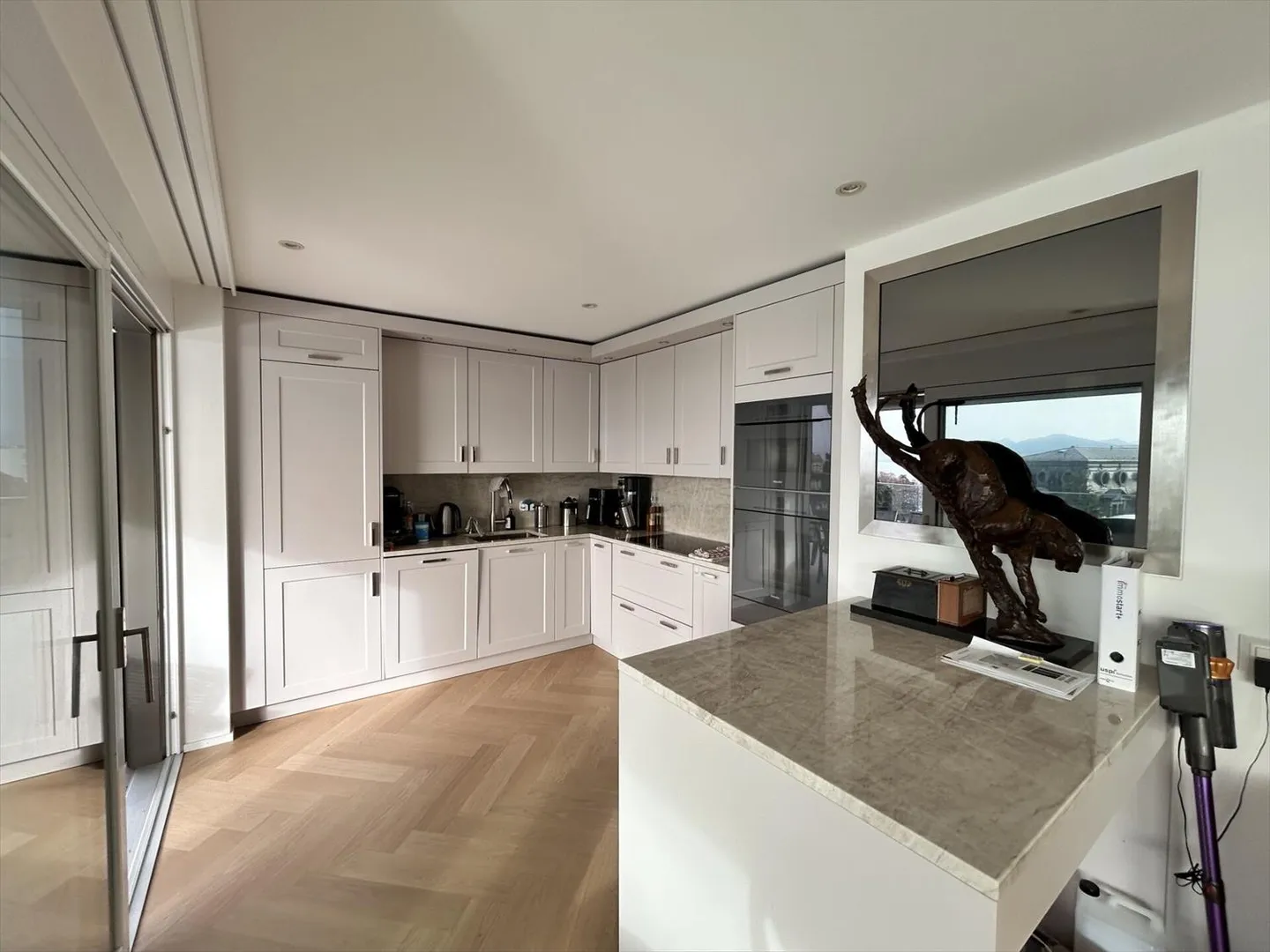 Apartment for rent - Photo 3 of 13