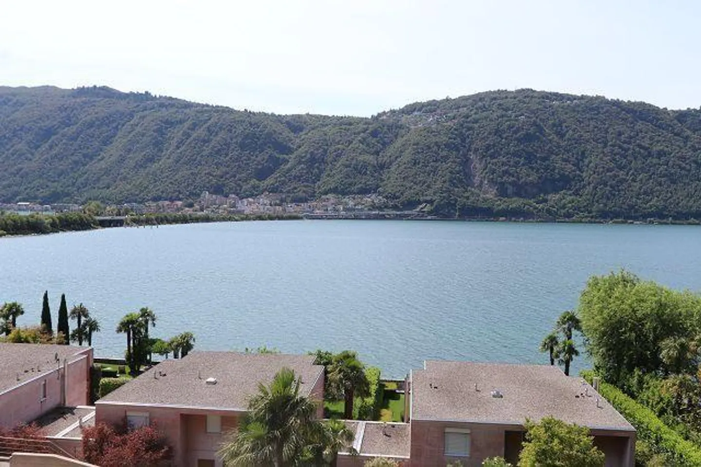 Luxurious Penthouse with Lake View - Photo 16 of 29