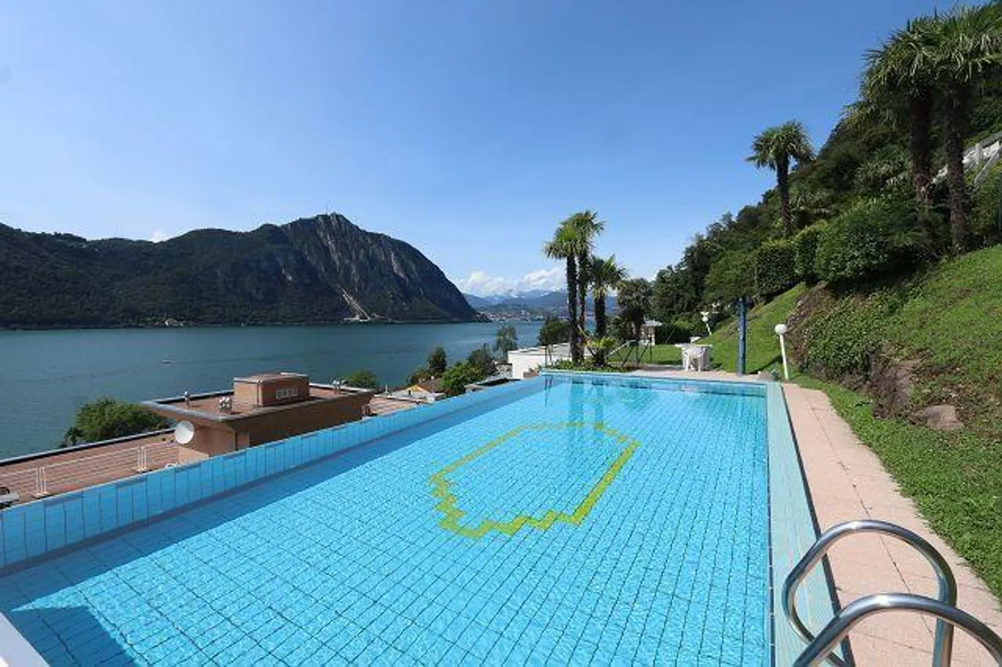 Luxurious Penthouse with Lake View - Photo 21 of 29