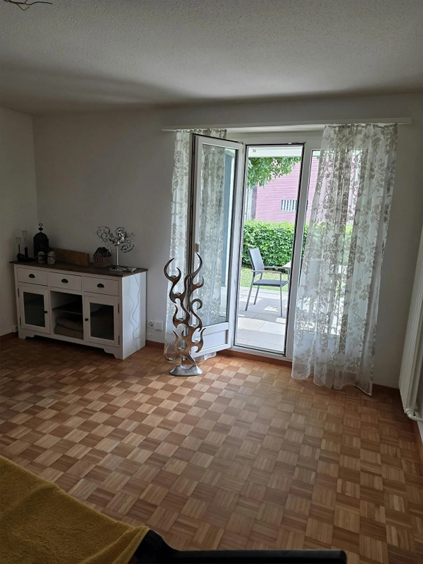 Modern 2-room apartment with patio in Zwillikon - Photo 2 of 5