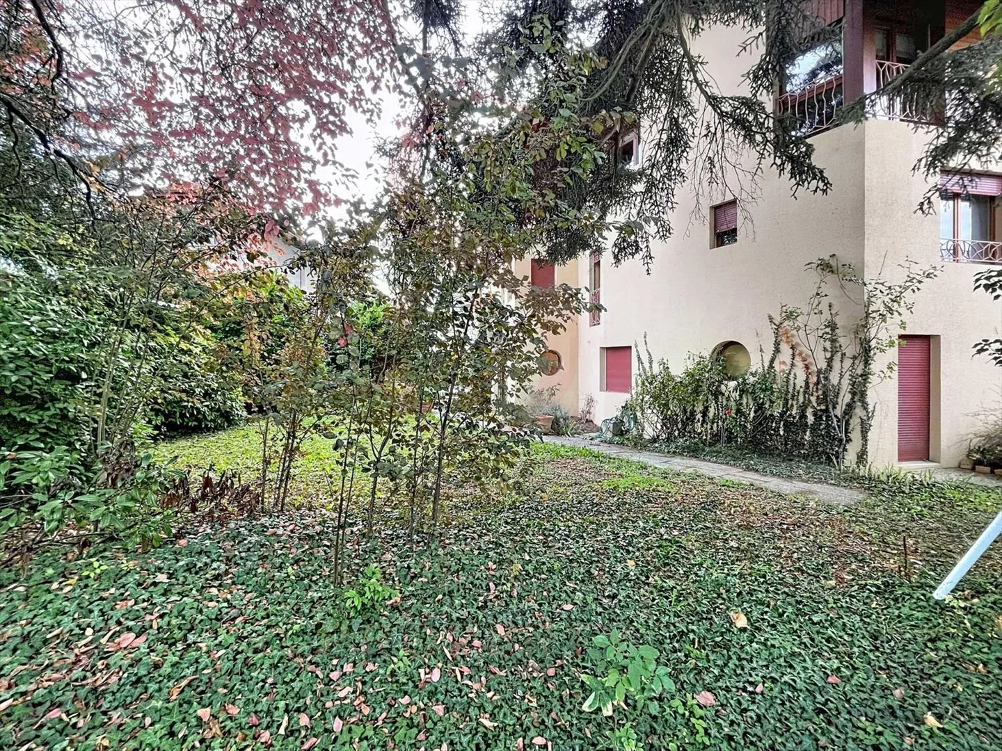 Bel appartement avec un jardin de 800m2 - Foto 1 von 2