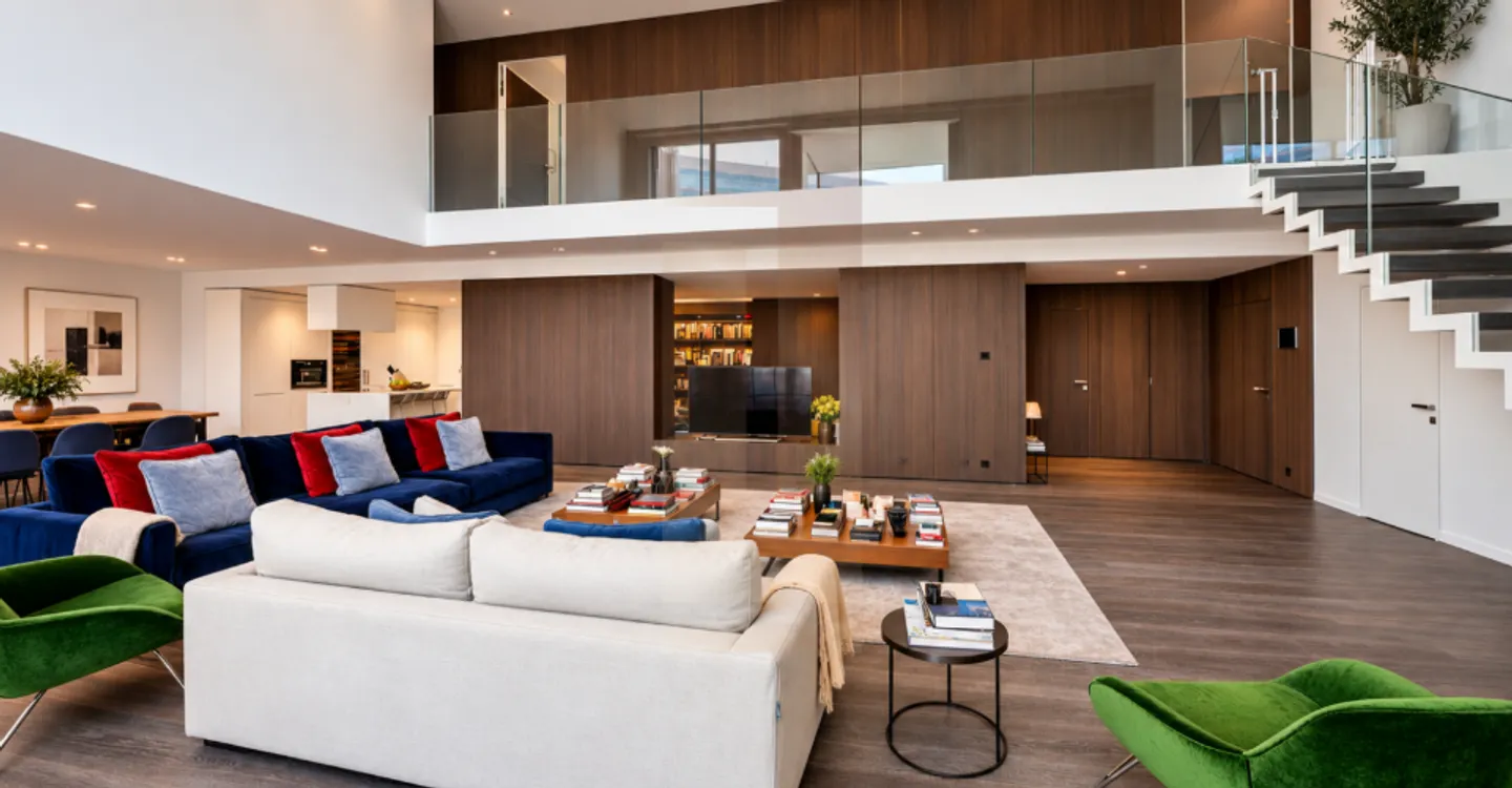 Elegant contemporary duplex with double height and hotel services - Photo 1 of 4
