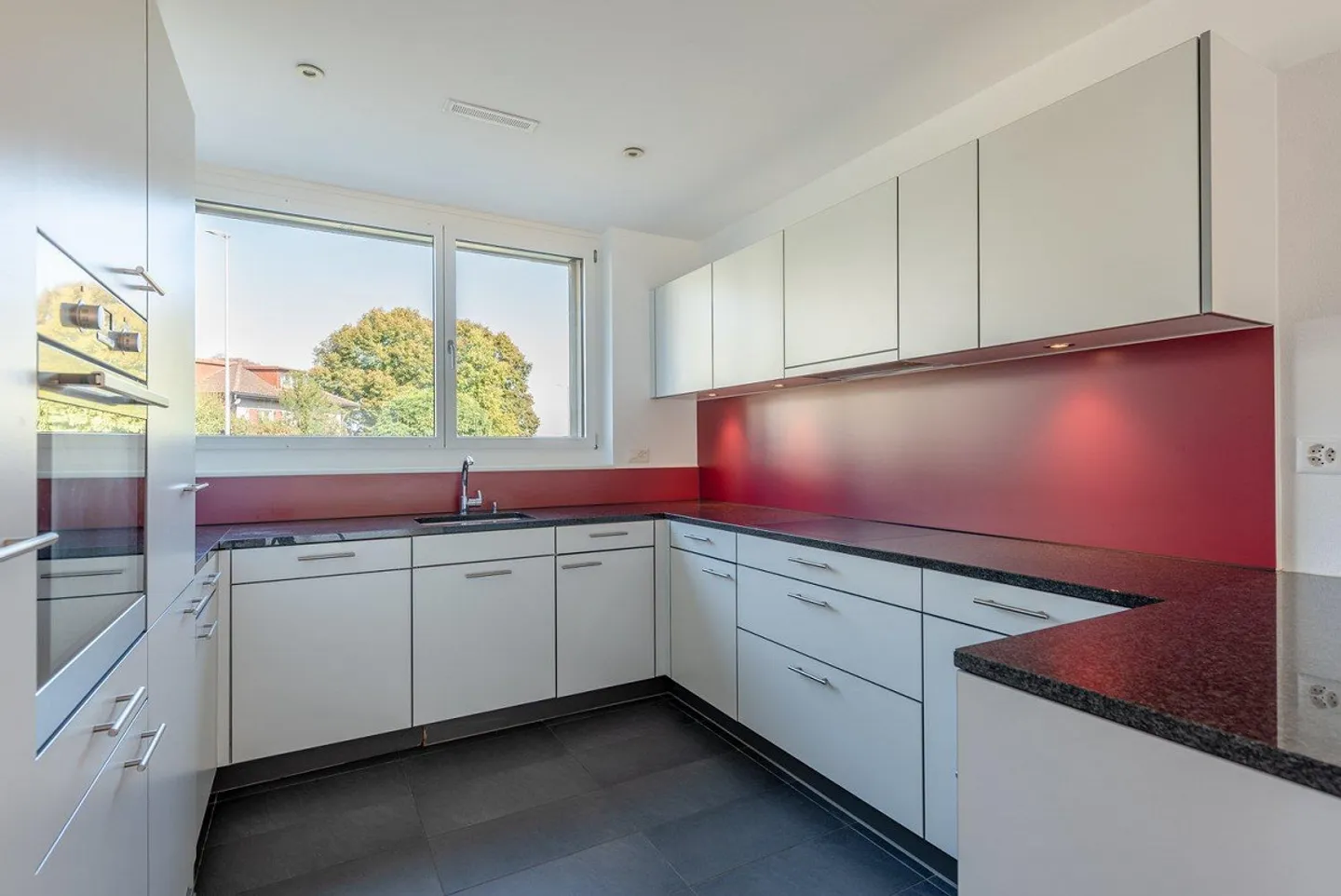 Spacious family apartment in a central location sought? - Photo 2 of 11