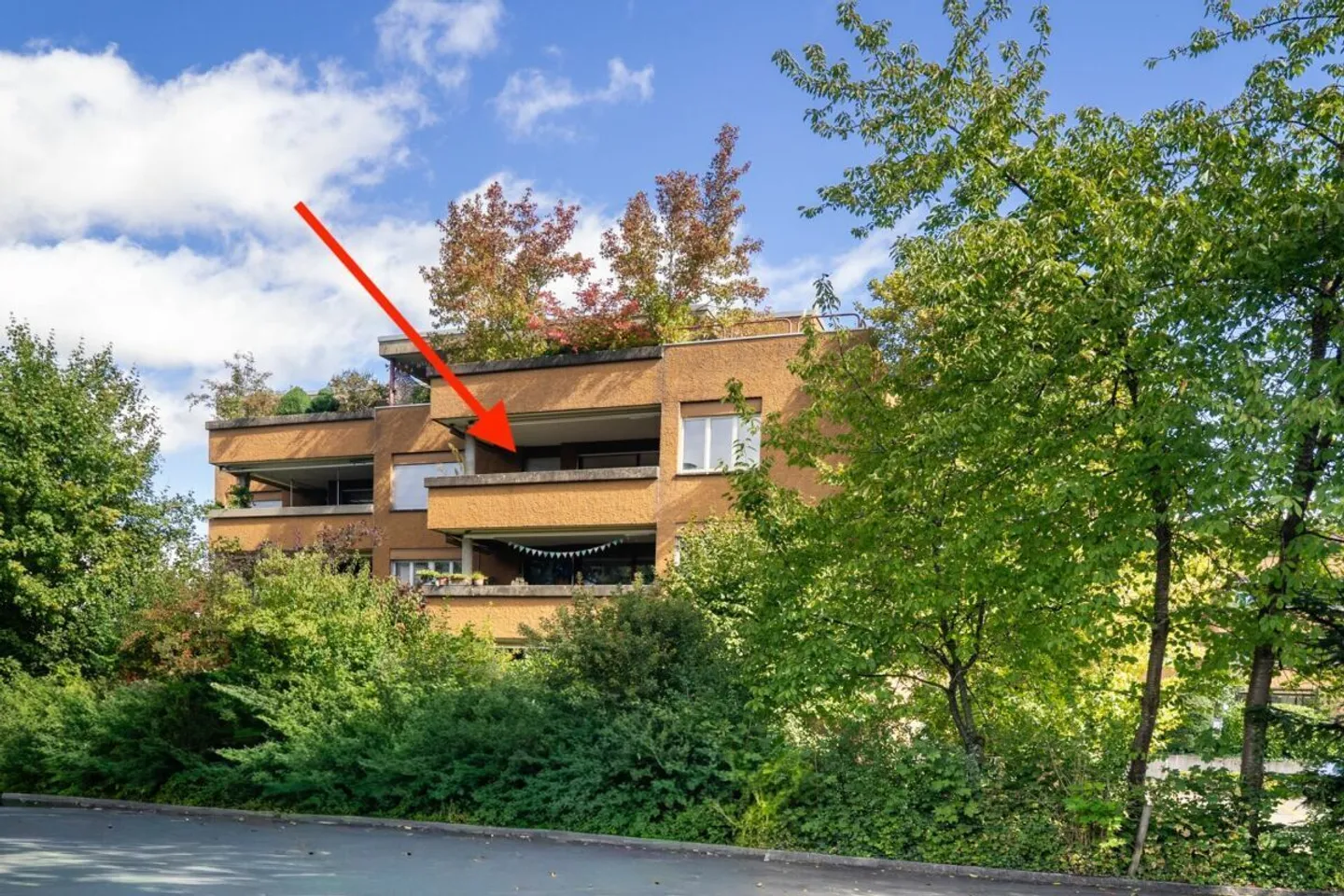 Spacious 5.5 Room Apartment Centrally Located in Winterthur-Seen - Photo 2 of 25