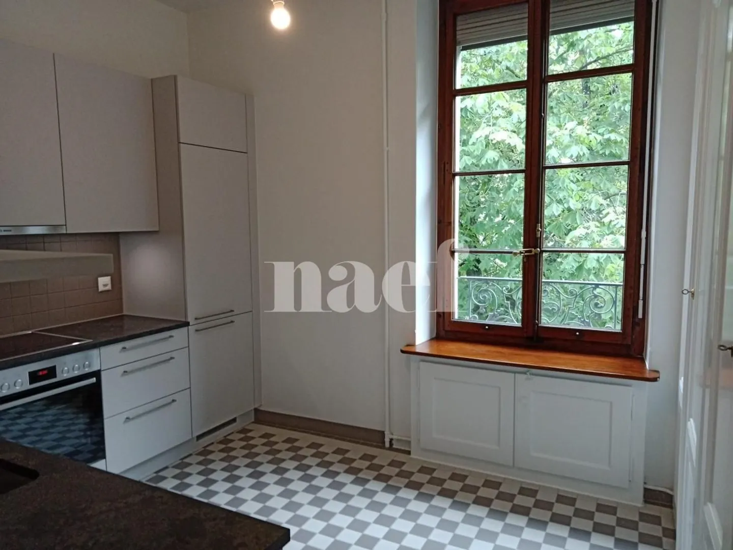 Appartement spacieux 5 pièces - Photo 4 sur 12