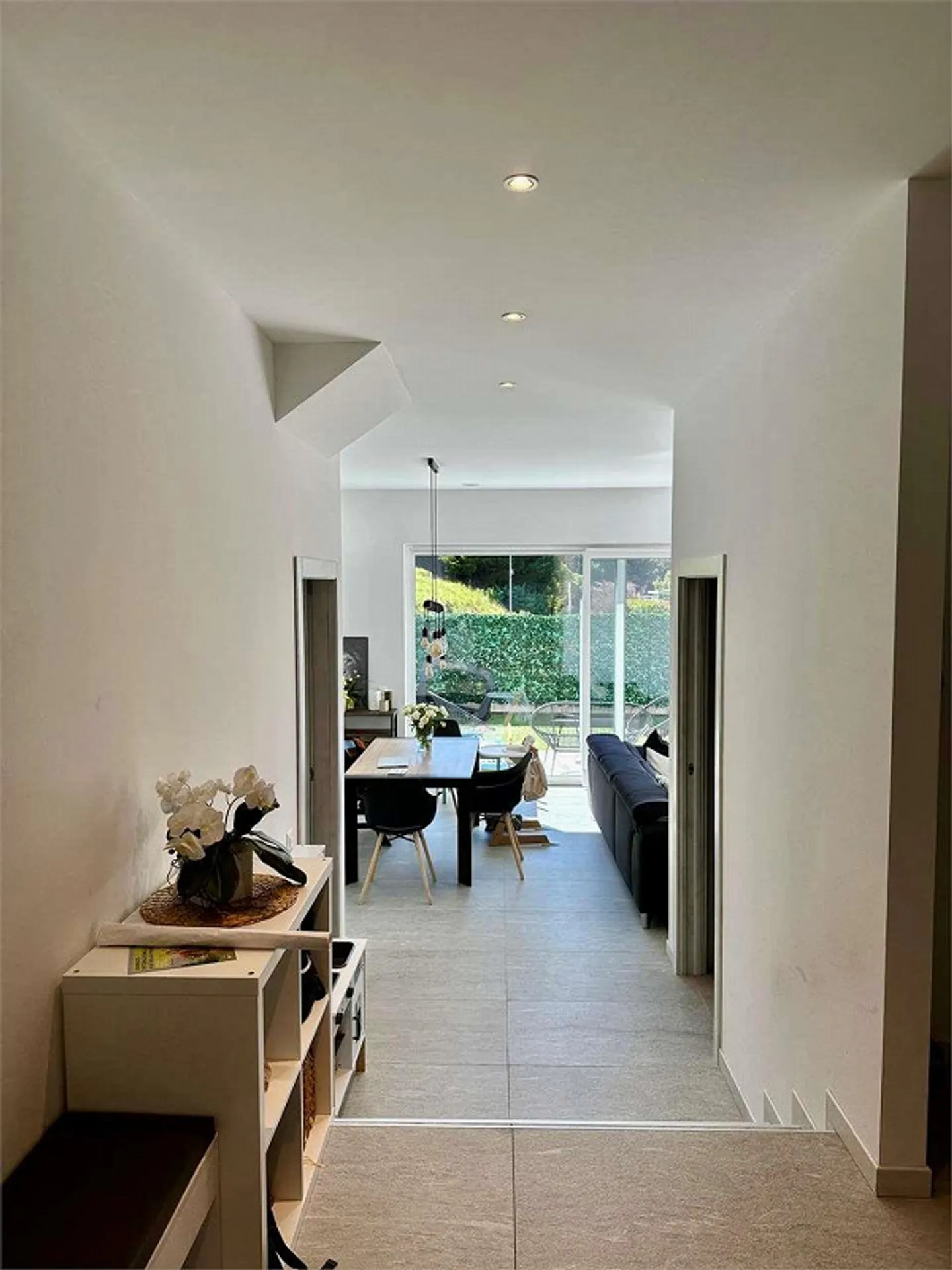 Villa a schiera moderna con giardino privato ad Arzo, standard Minergie - Foto 4 di 11