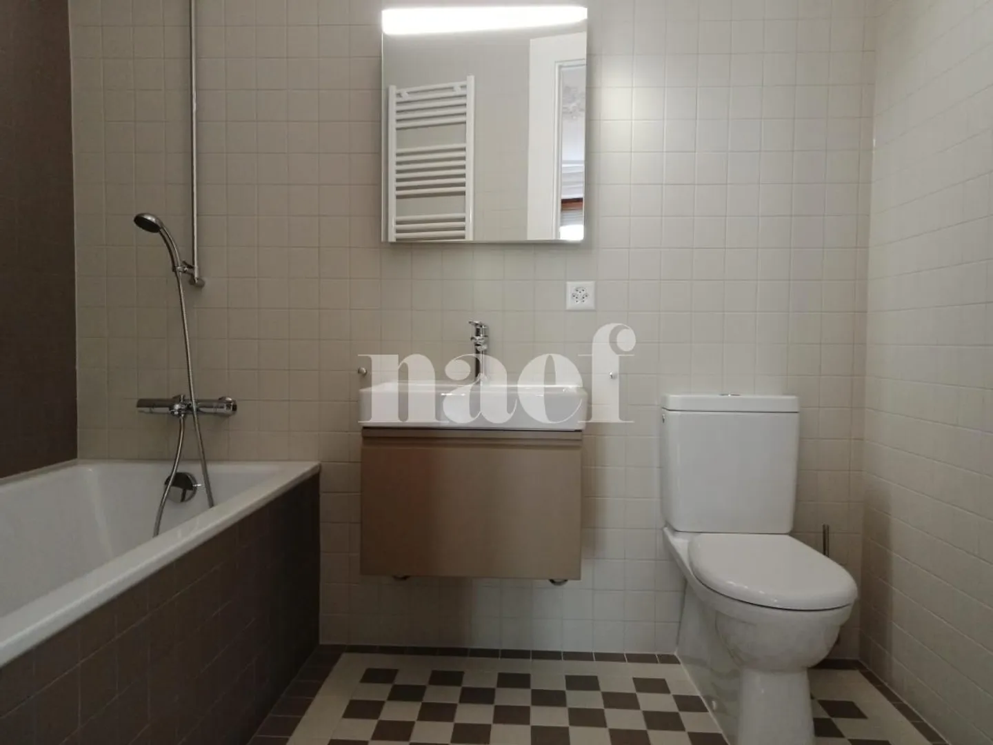 Appartement spacieux 5 pièces - Photo 9 sur 12