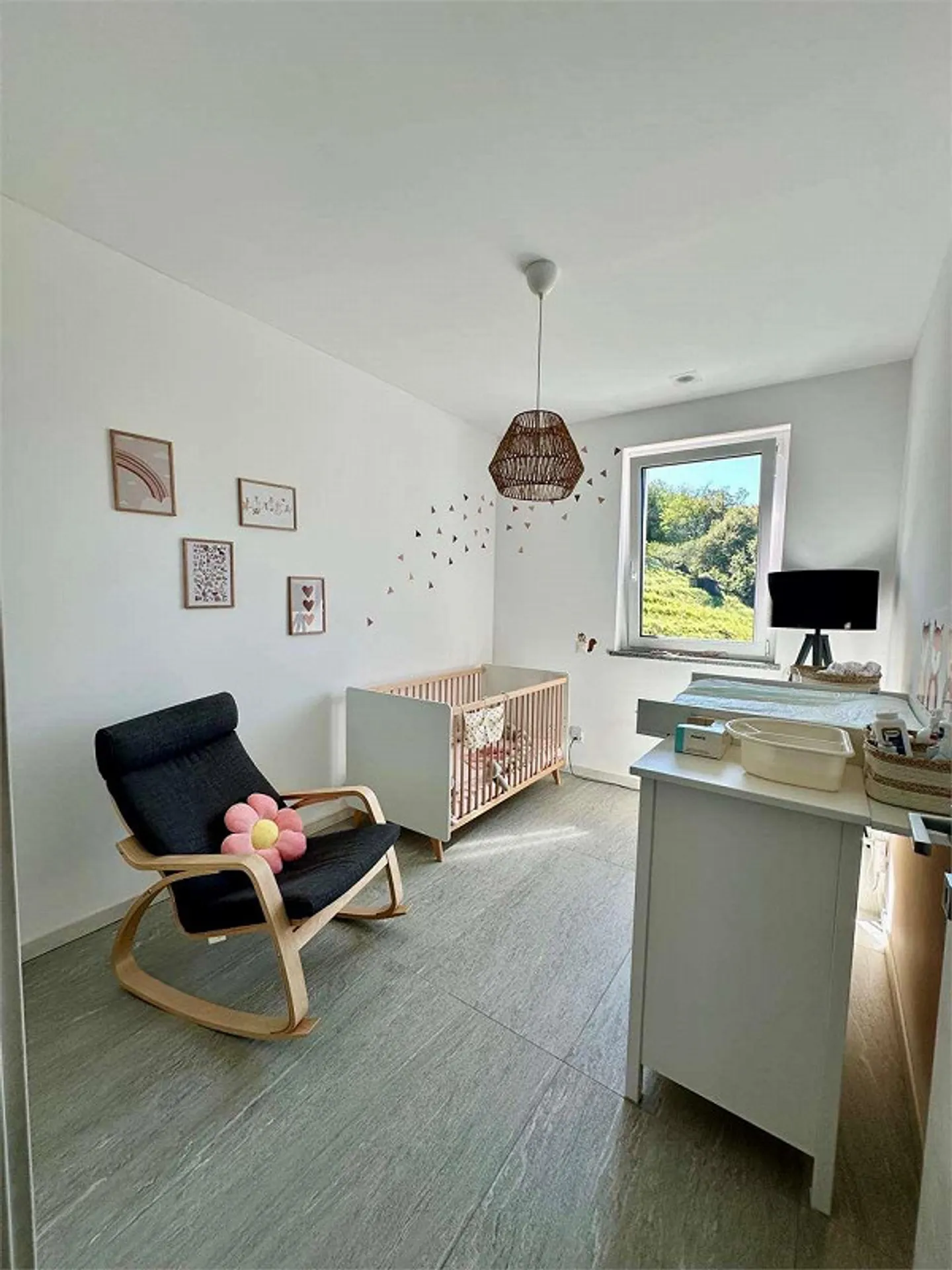 Villa a schiera moderna con giardino privato ad Arzo, standard Minergie - Foto 9 di 11