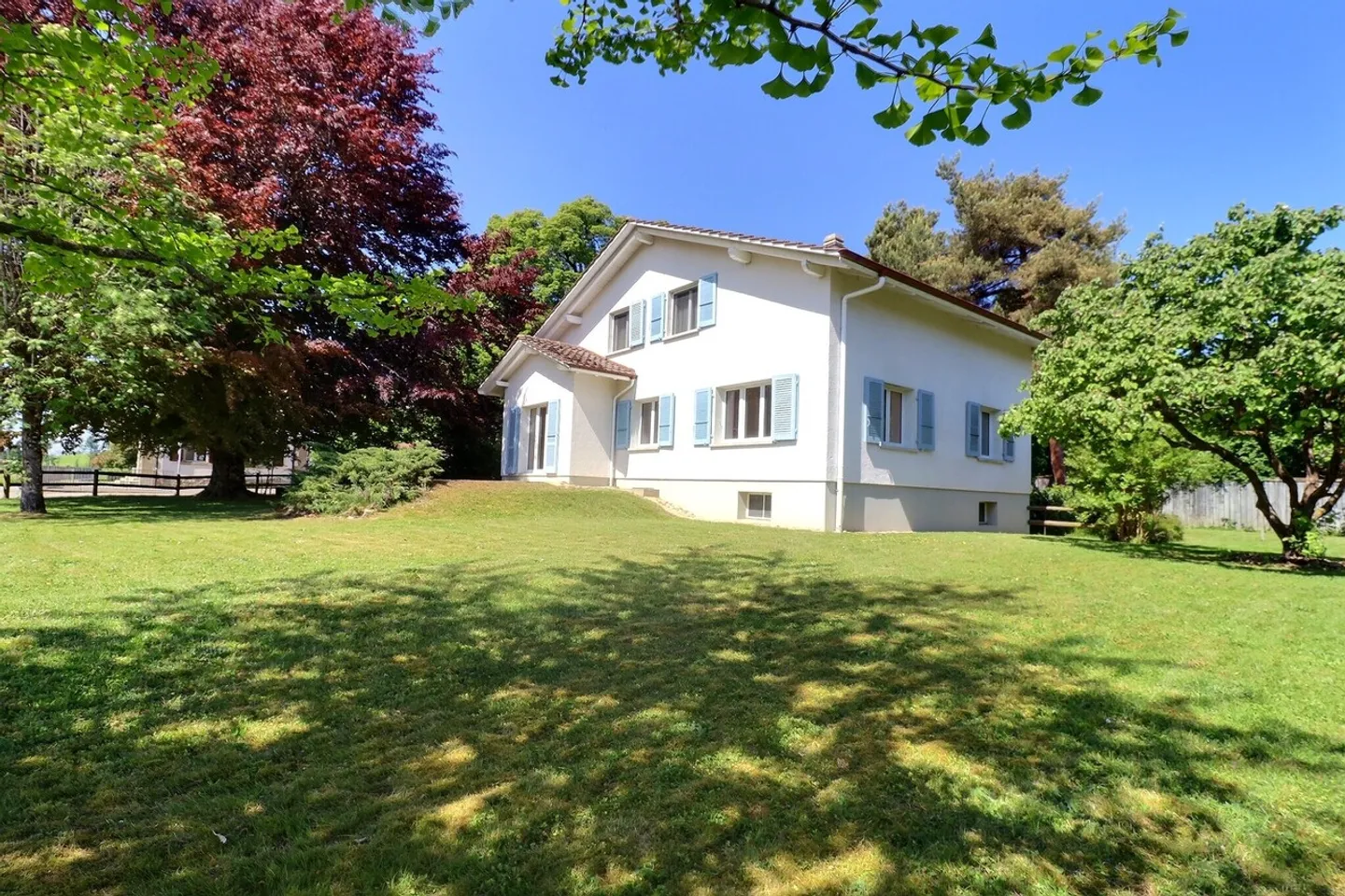 Charming house with two apartments of 3.5 p and 2.5 p - Photo 1 of 11
