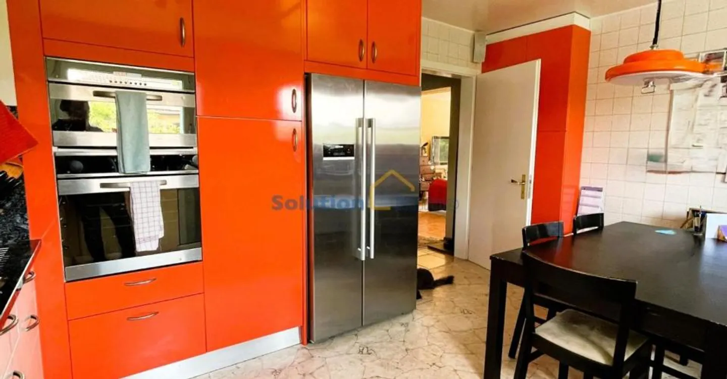 Incantevole edificio con 3 appartamenti e un giardino superbo - Foto 8 di 11