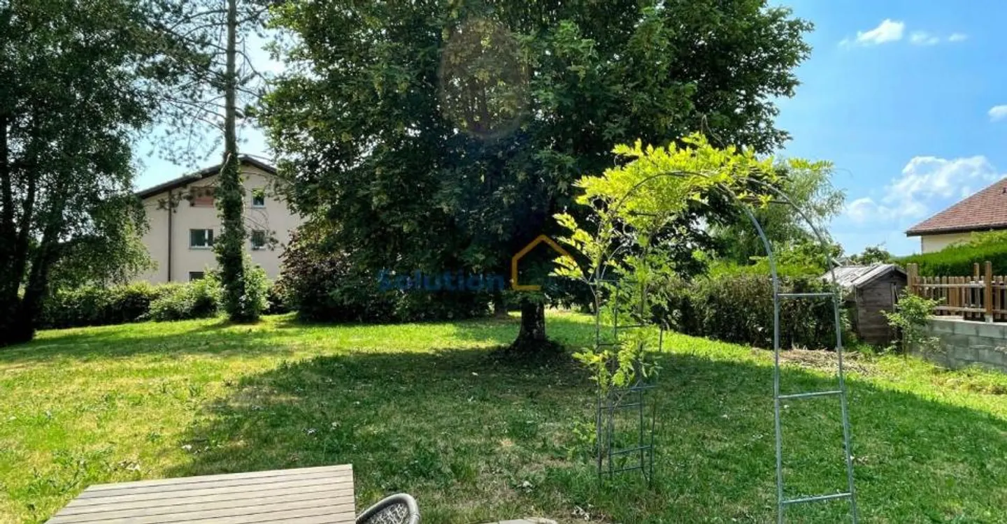 Incantevole edificio con 3 appartamenti e un giardino superbo - Foto 3 di 11