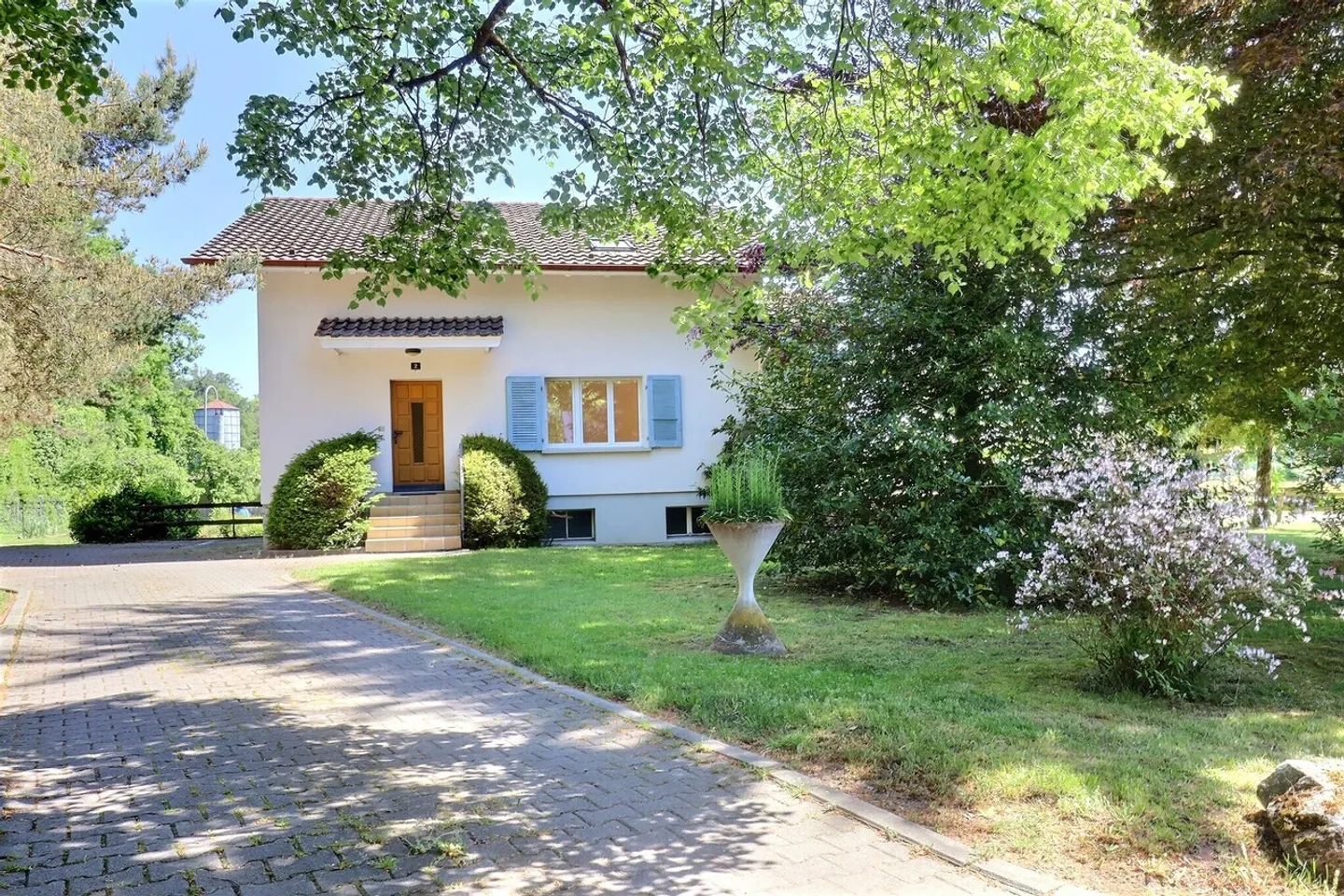 Charming house with two apartments of 3.5 p and 2.5 p - Photo 2 of 11
