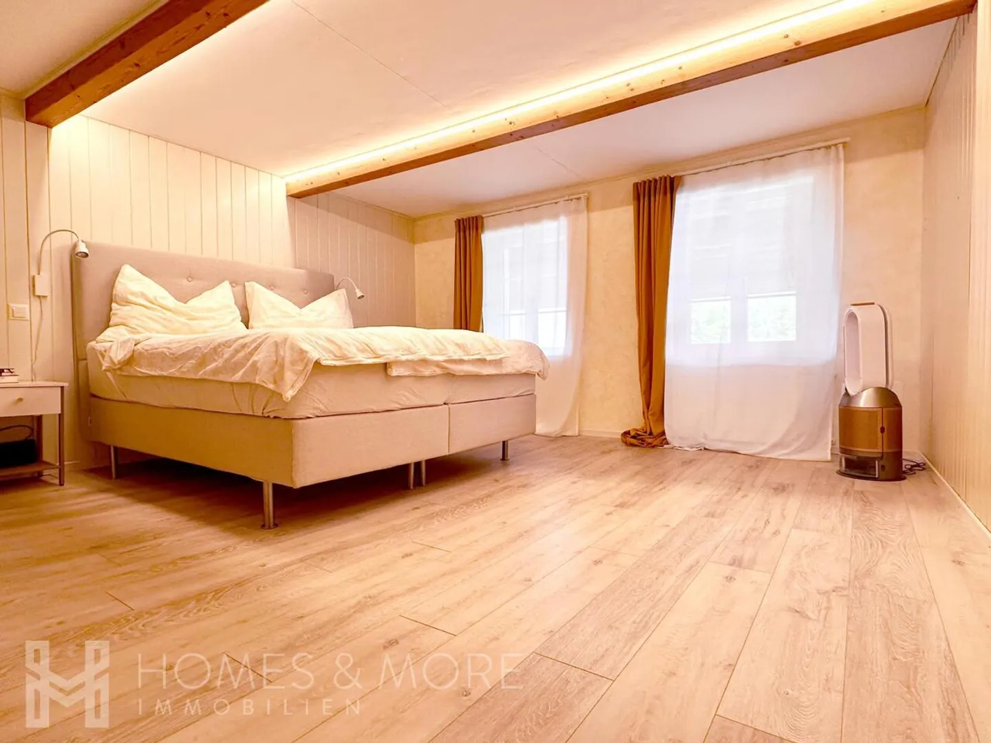 FARMHOUSE WITH DEVELOPMENT POTENTIAL - Photo 8 of 10