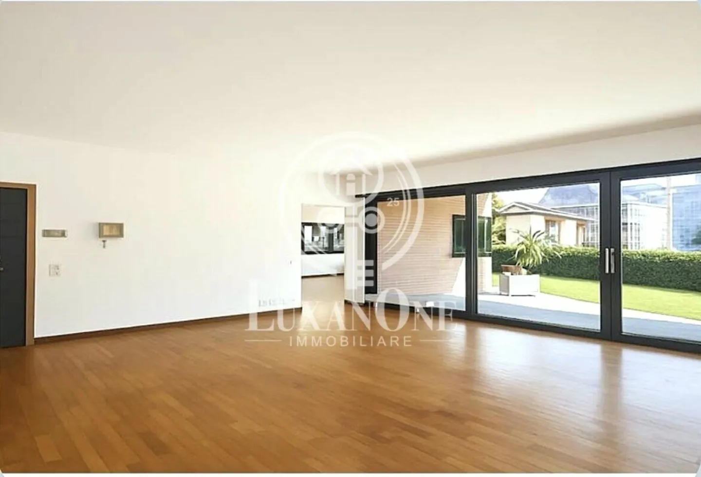 Living just a few steps from Lake Lugano and near renowned private schools - Photo 5 of 8