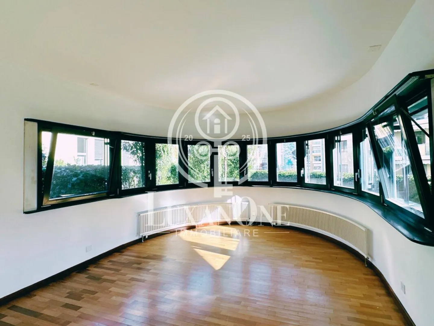 Living just a few steps from Lake Lugano and near renowned private schools - Photo 6 of 8