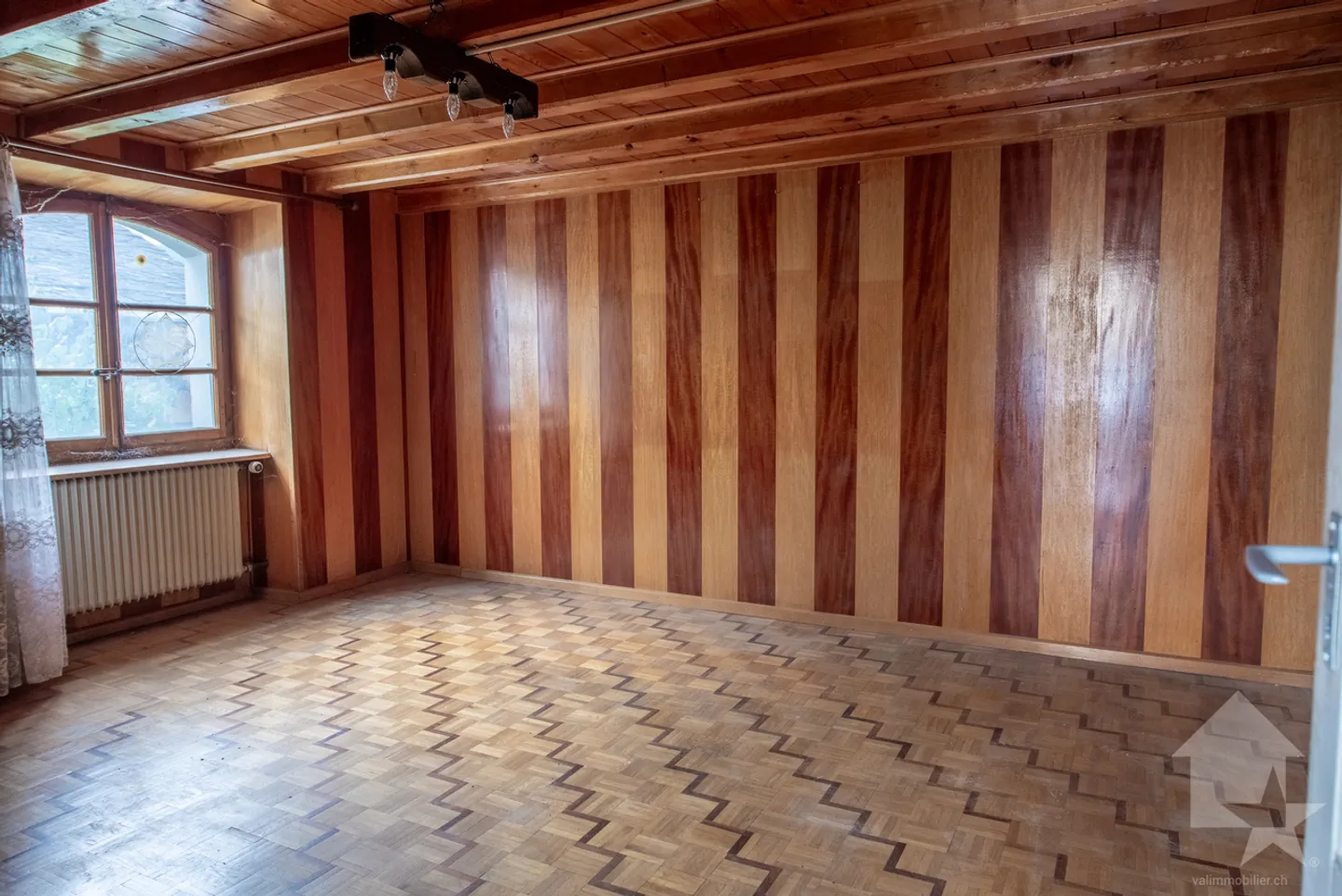 Casa nel villaggio con fienile annesso e garage - Foto 6 di 13