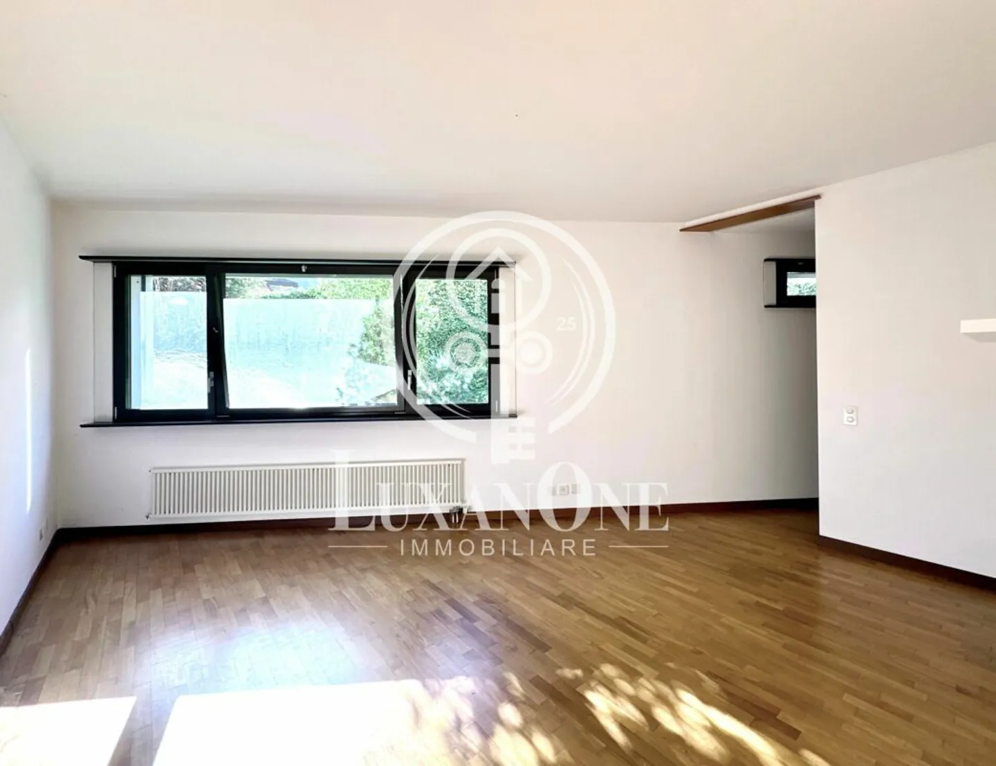 Living just a few steps from Lake Lugano and near renowned private schools - Photo 7 of 8