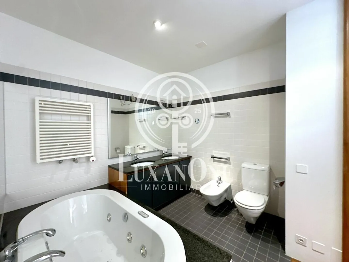 Living just a few steps from Lake Lugano and near renowned private schools - Photo 8 of 8