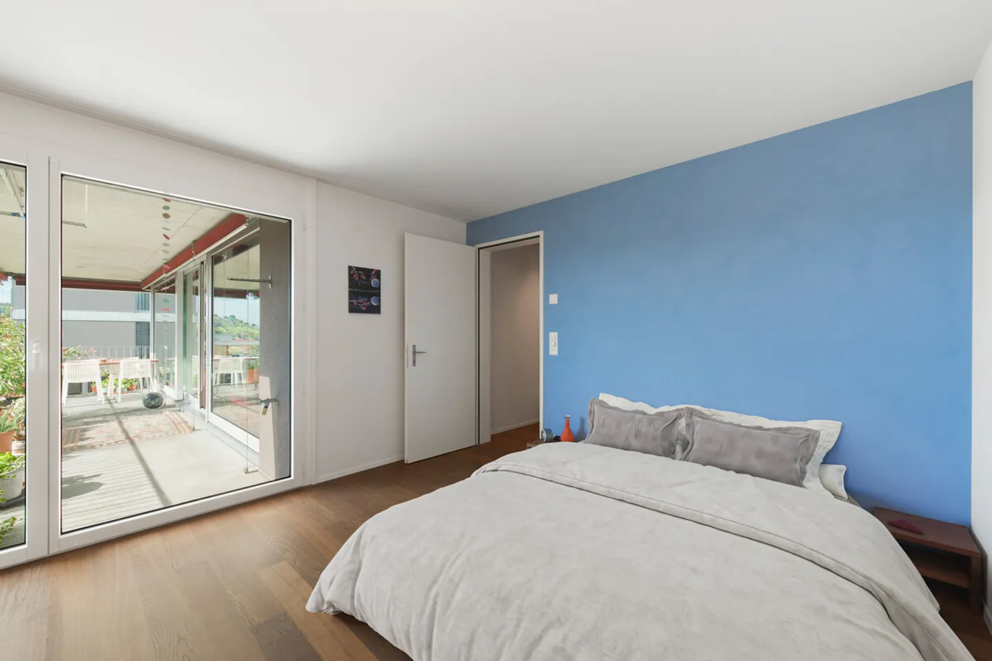 Living with a panoramic view over the rooftops of Winterthur - Photo 5 of 7