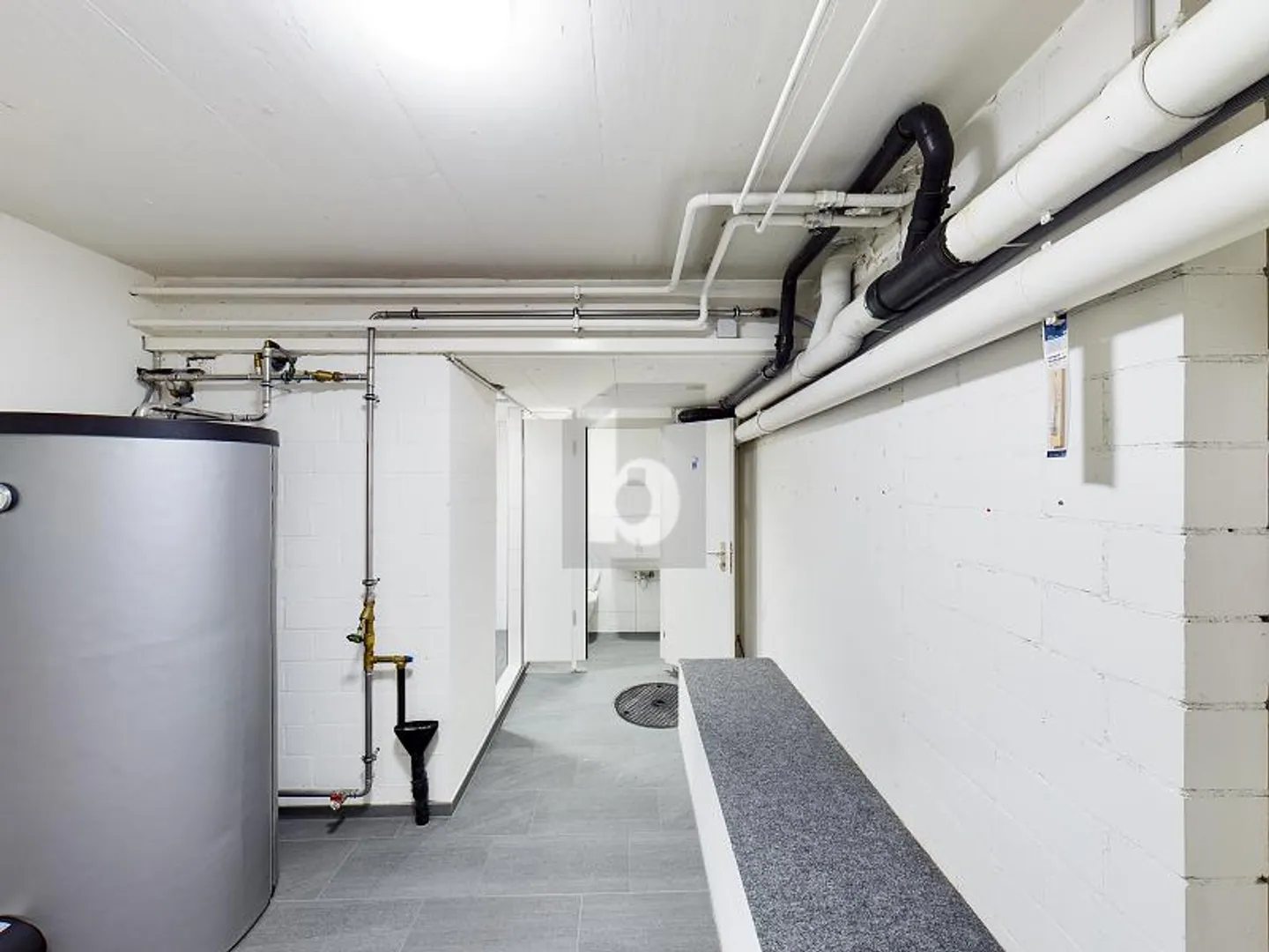 Prime Commercial Space in Hochdorf - Photo 2 of 5