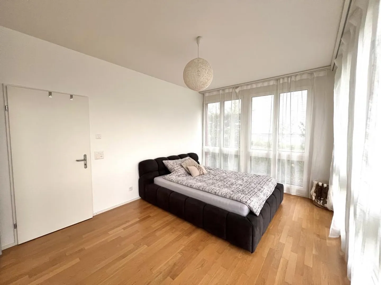 Appartement moderne de 3,5 pièces avec patio dans un endroit calme - Photo 6 sur 11