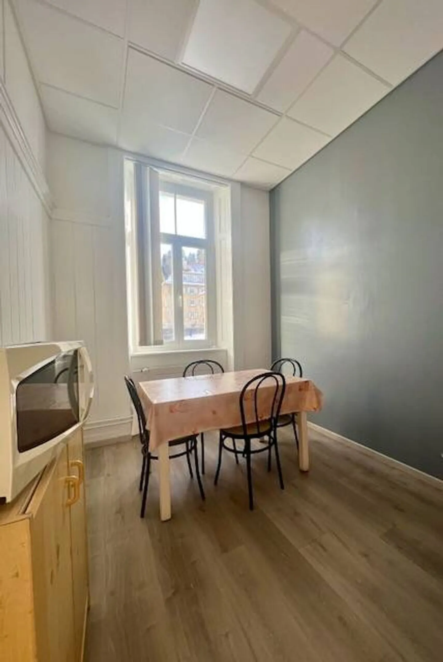 Make an offer for this very beautiful mixed-use building, with 14 garages and 18 parking spaces - Photo 9 of 13