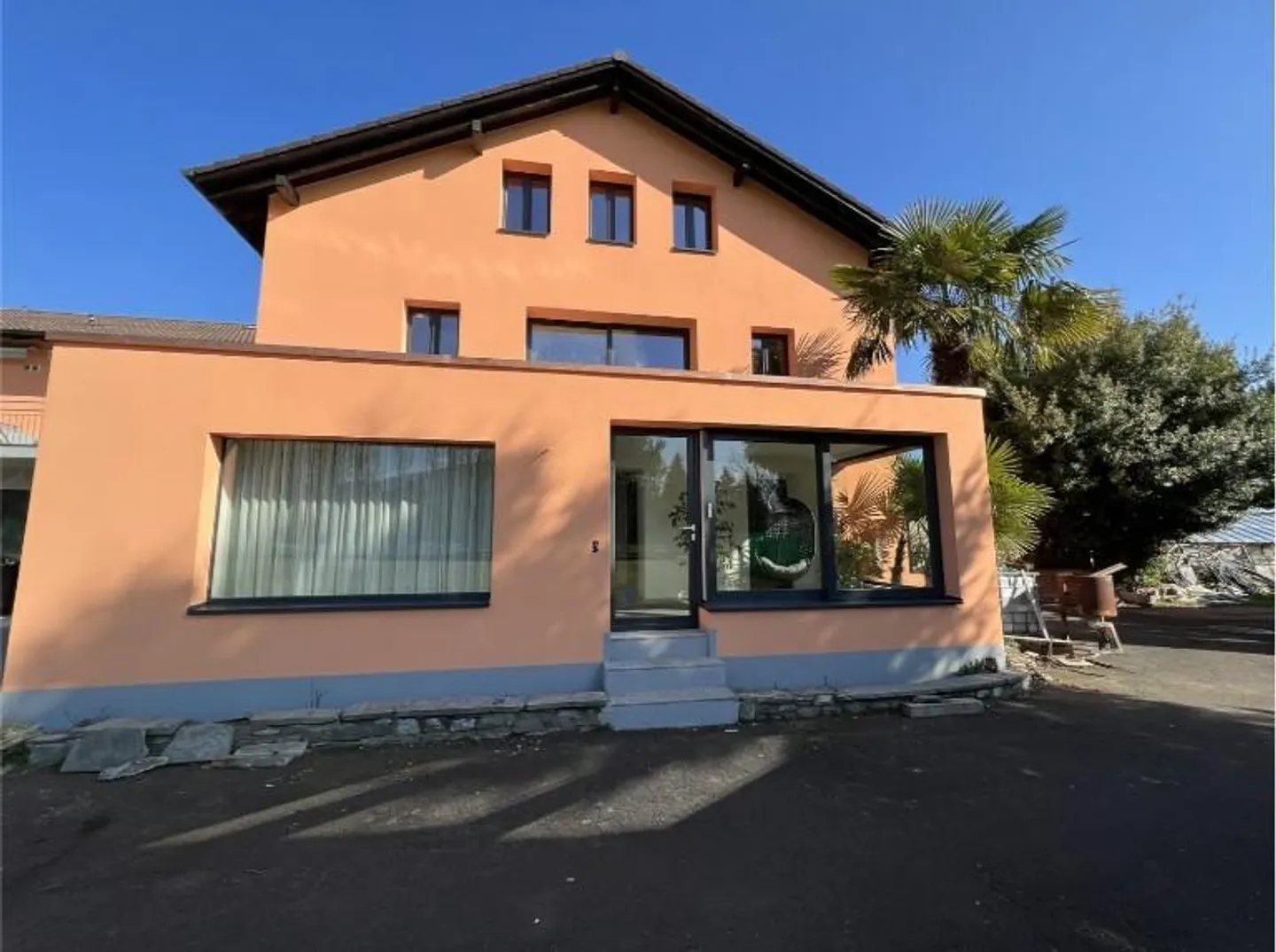Appartement rénové au rez-de-chaussée - Photo 1 sur 13