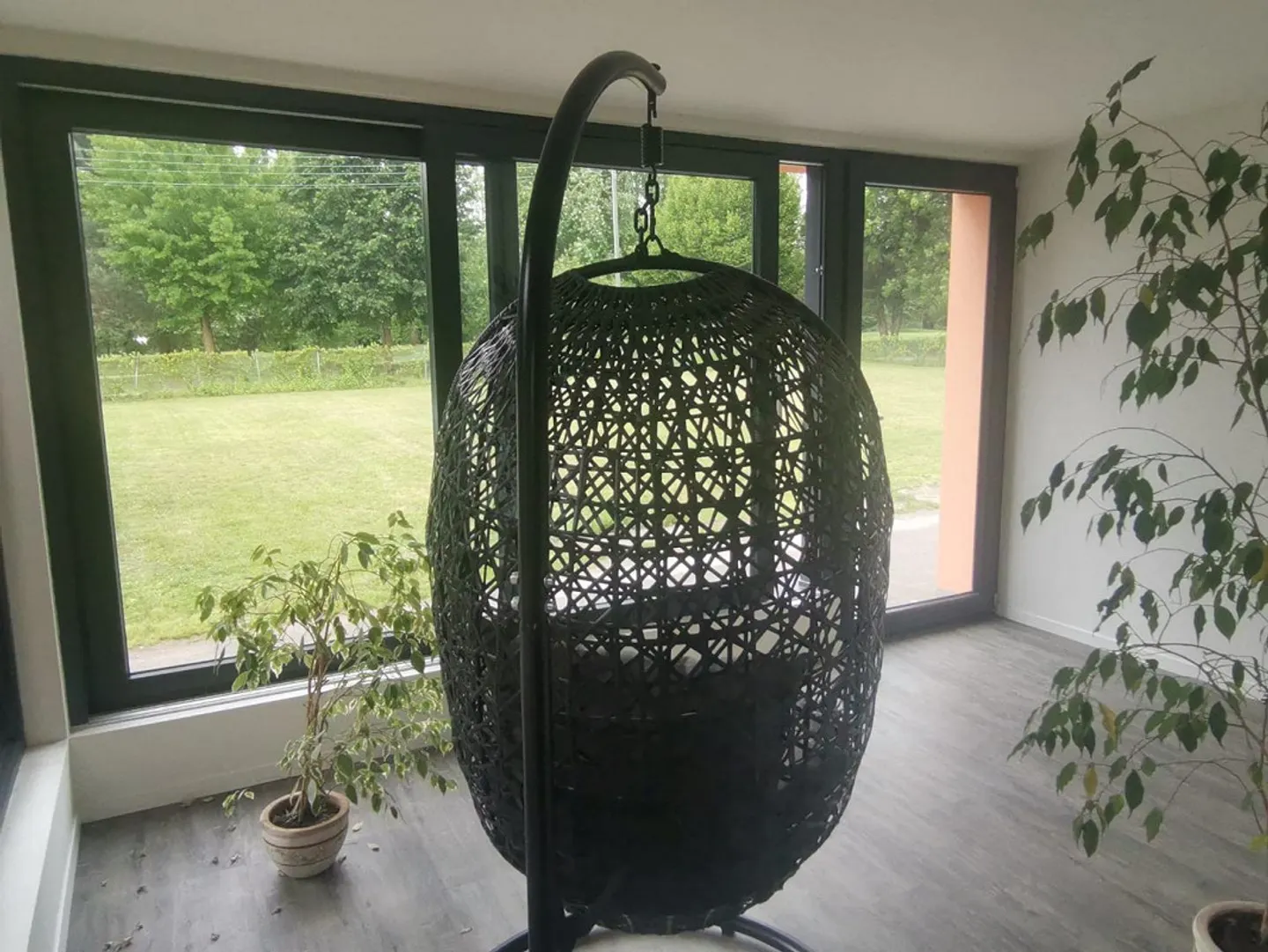 Appartement rénové au rez-de-chaussée - Photo 2 sur 13