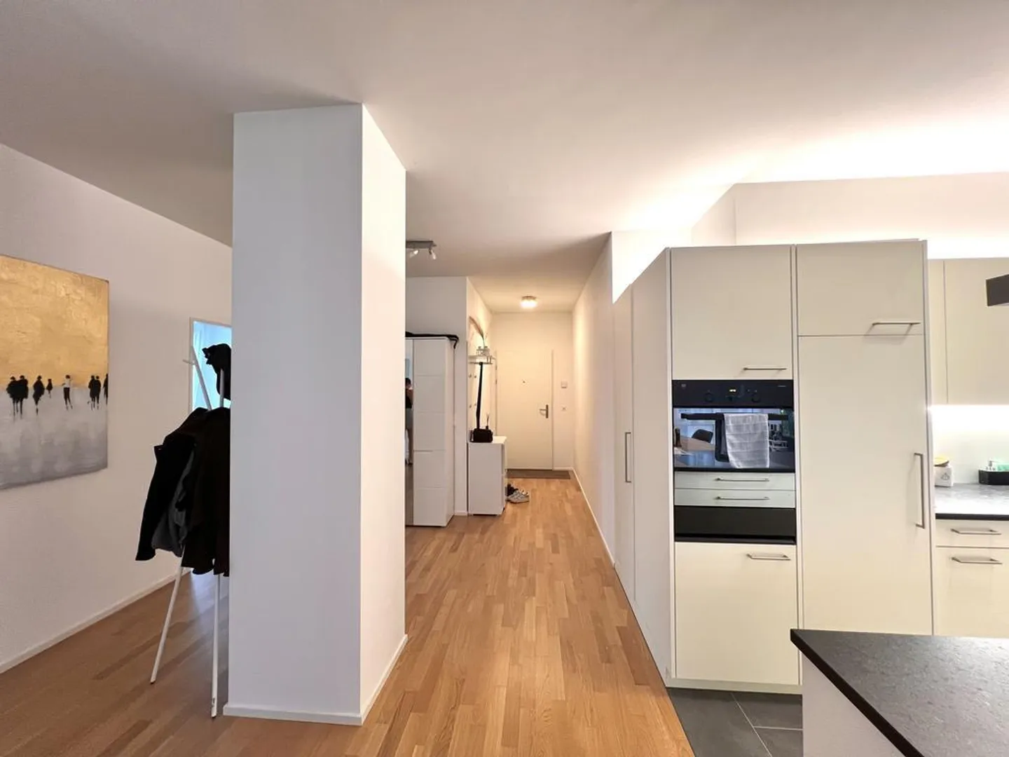 Appartement moderne de 3,5 pièces avec patio dans un endroit calme - Photo 4 sur 11