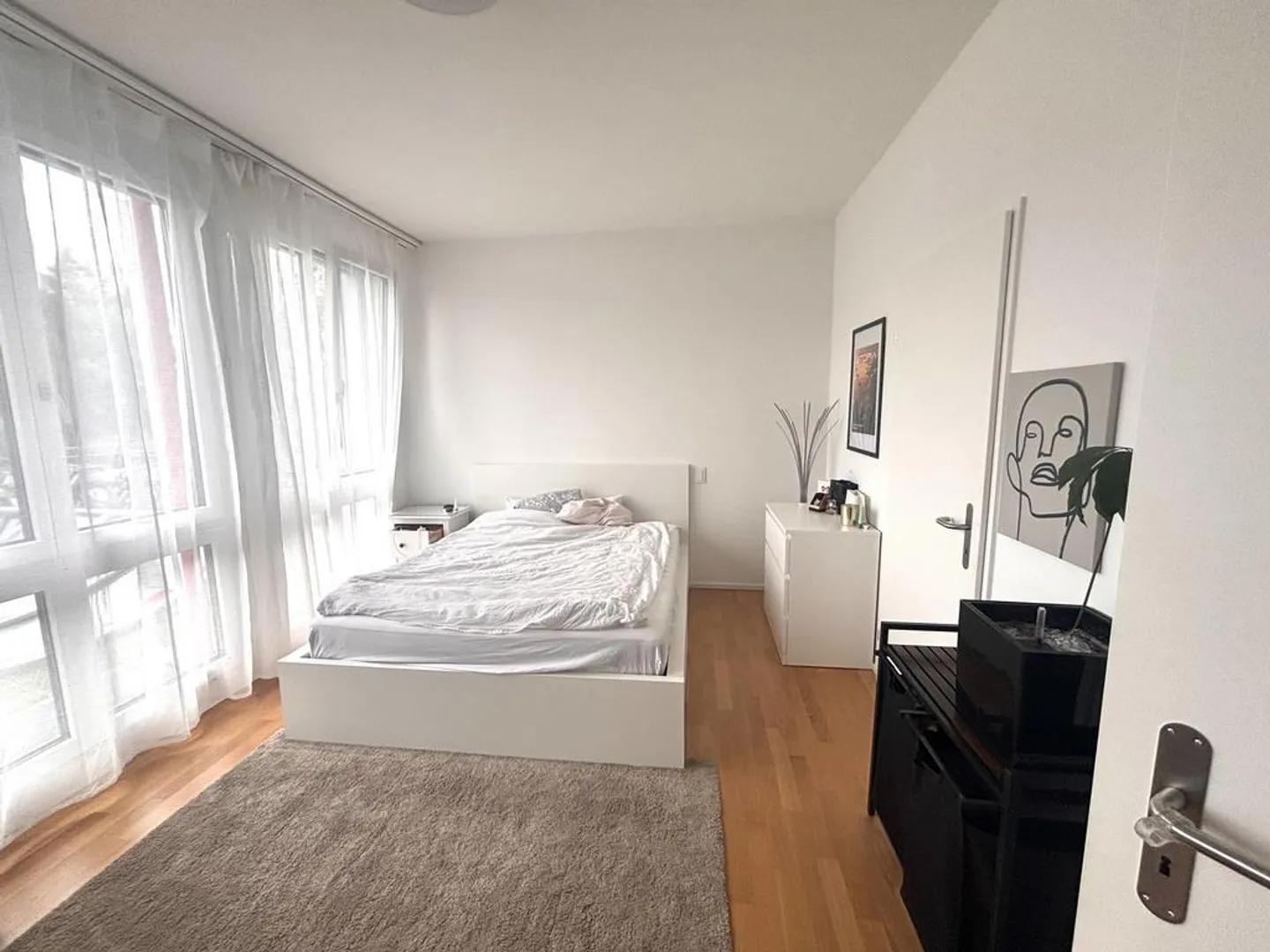 Appartement moderne de 3,5 pièces avec patio dans un endroit calme - Photo 5 sur 11