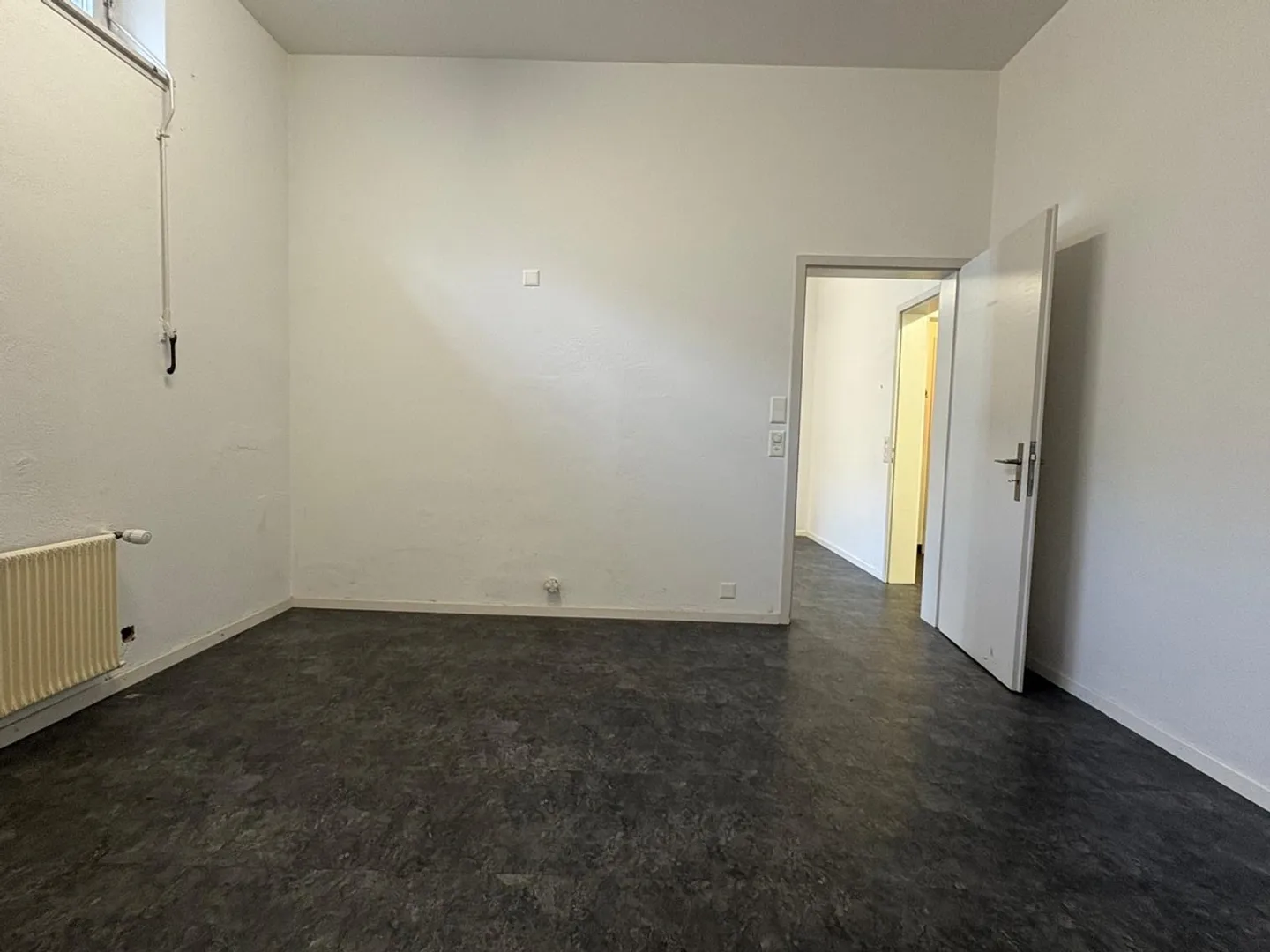 Multifunctional commercial space directly at the train station! - Photo 2 of 7
