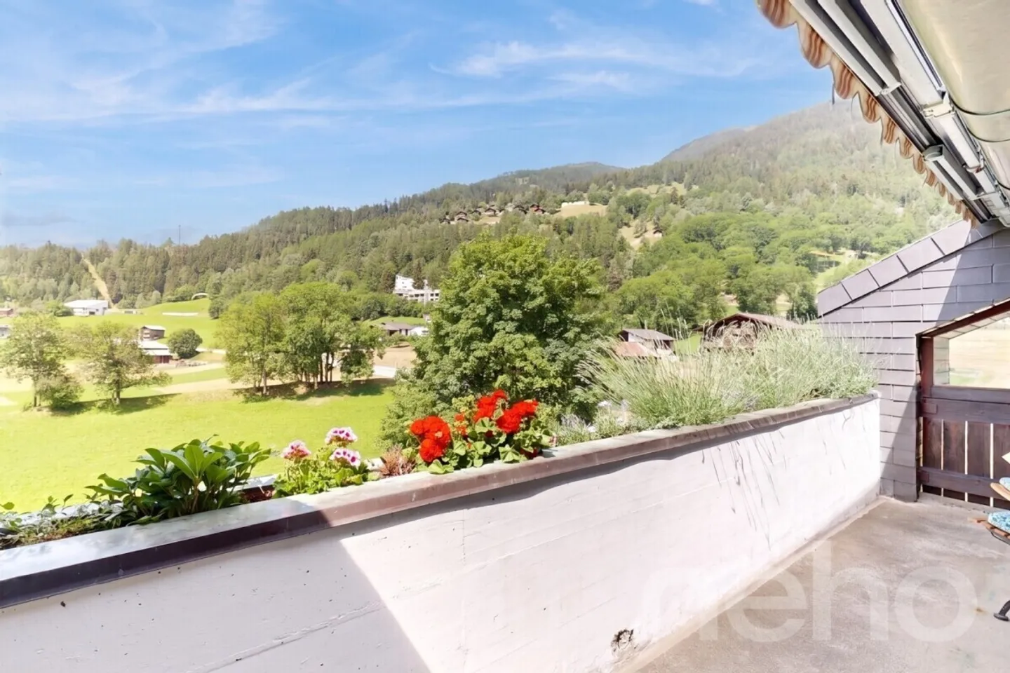Charming 2.5-room duplex in a secondary residence in Lax (Valais) - Photo 2 of 12