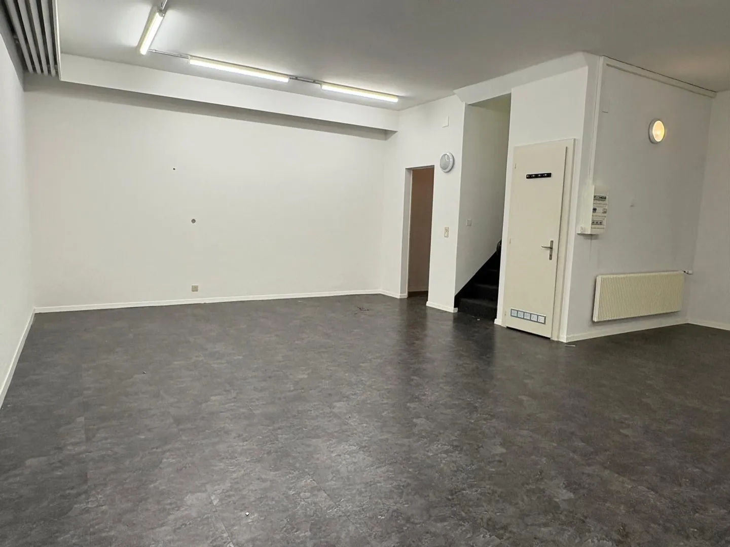 Multifunctional commercial space directly at the train station! - Photo 5 of 7
