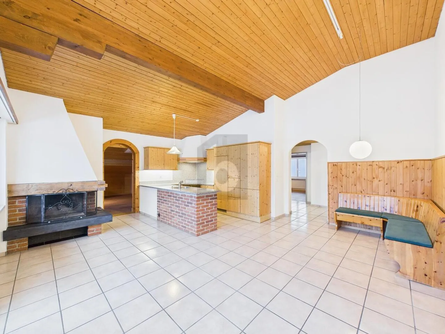 VISTA SULLE MONTAGNE E SULL'AREA SCIISTICA - Foto 1 di 6