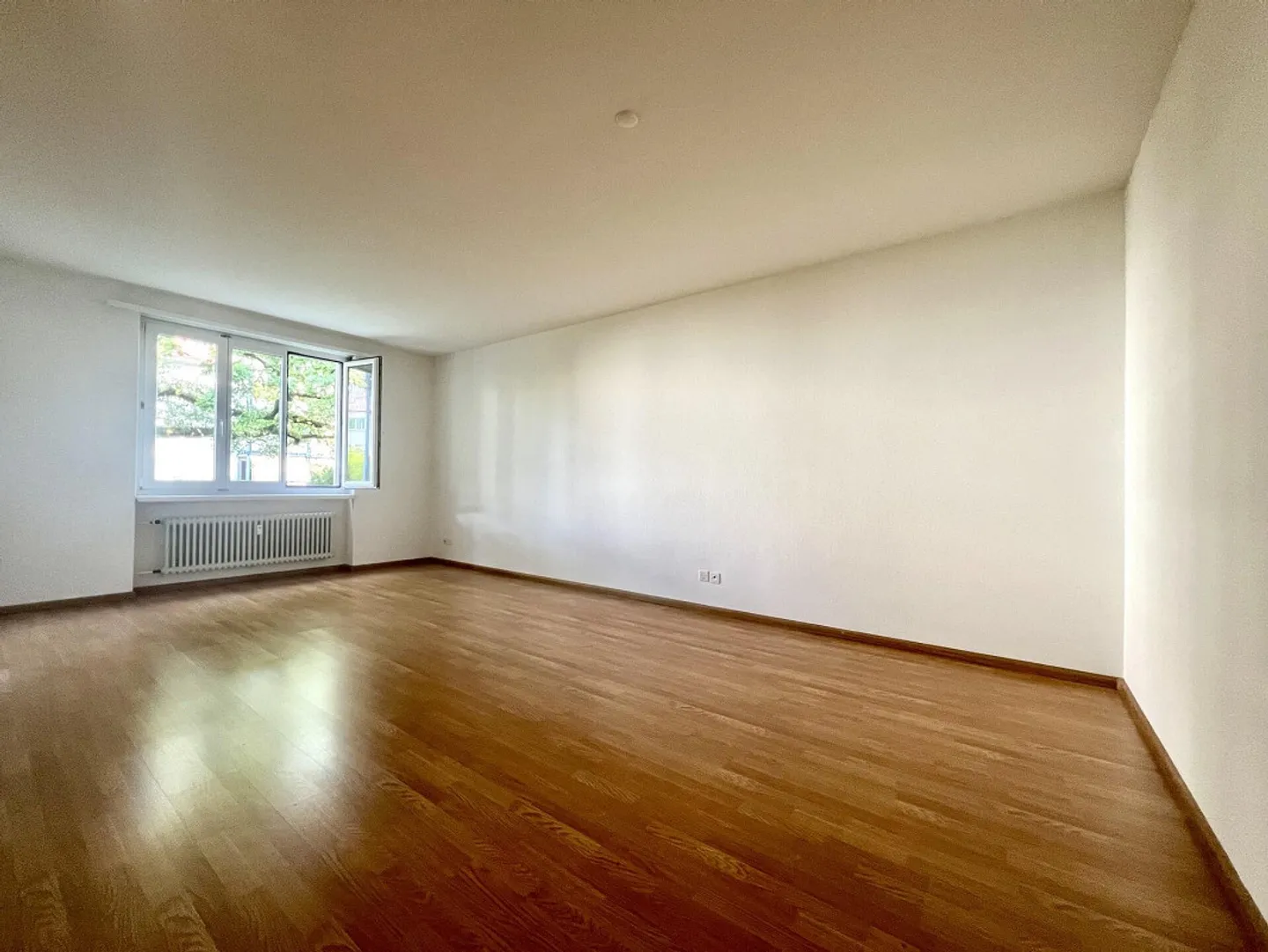 Quiet and centrally located with a view of greenery - Photo 5 of 6