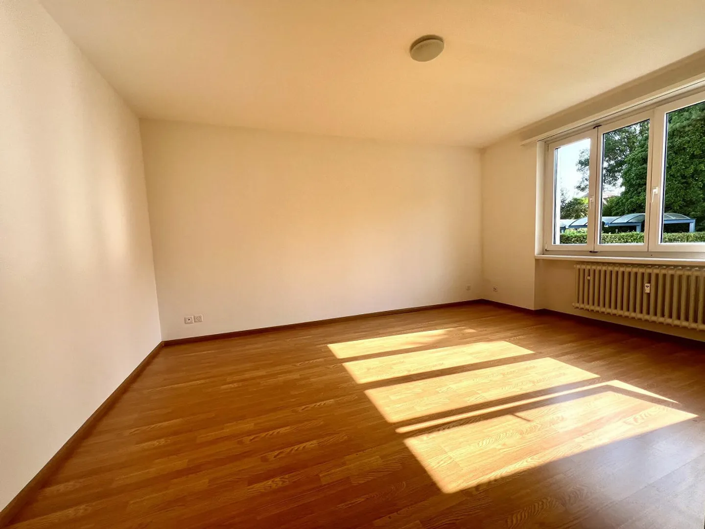 Quiet and centrally located with a view of greenery - Photo 3 of 6