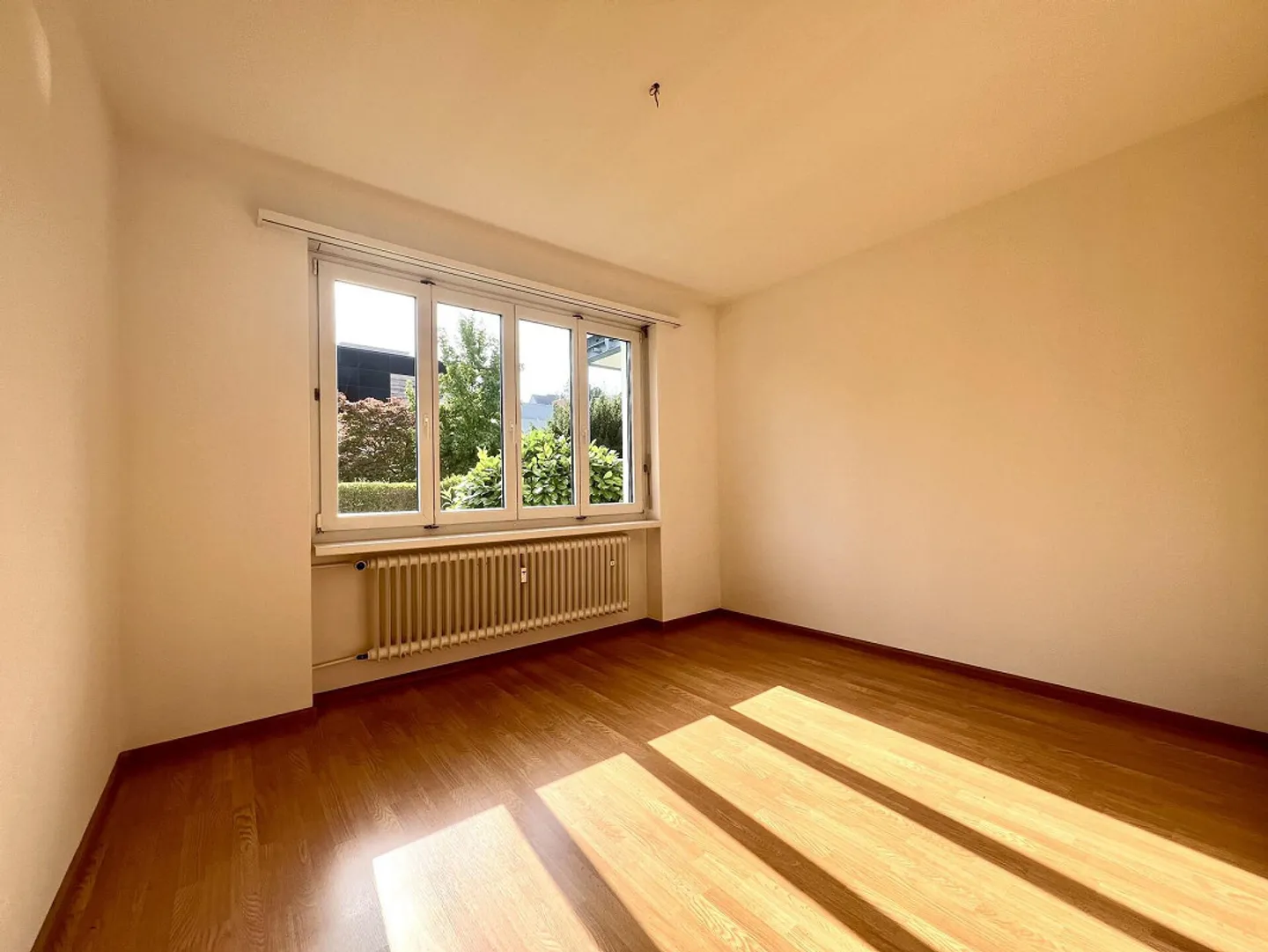Quiet and centrally located with a view of greenery - Photo 4 of 6
