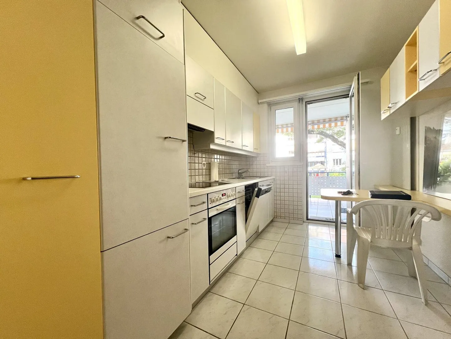 Quiet and centrally located with a view of greenery - Photo 6 of 6