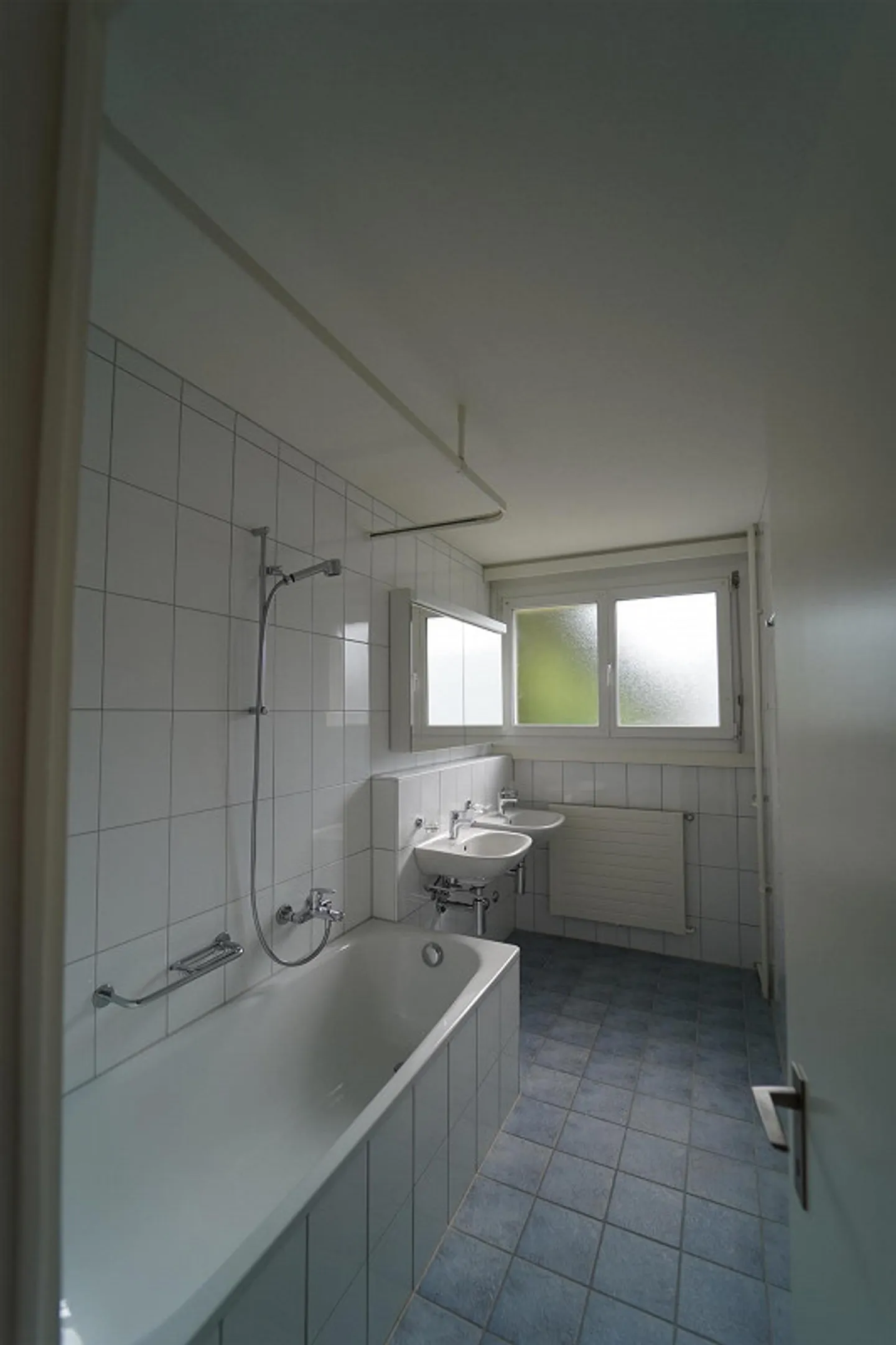 Beautiful, bright, centrally located apartment - Photo 3 of 5