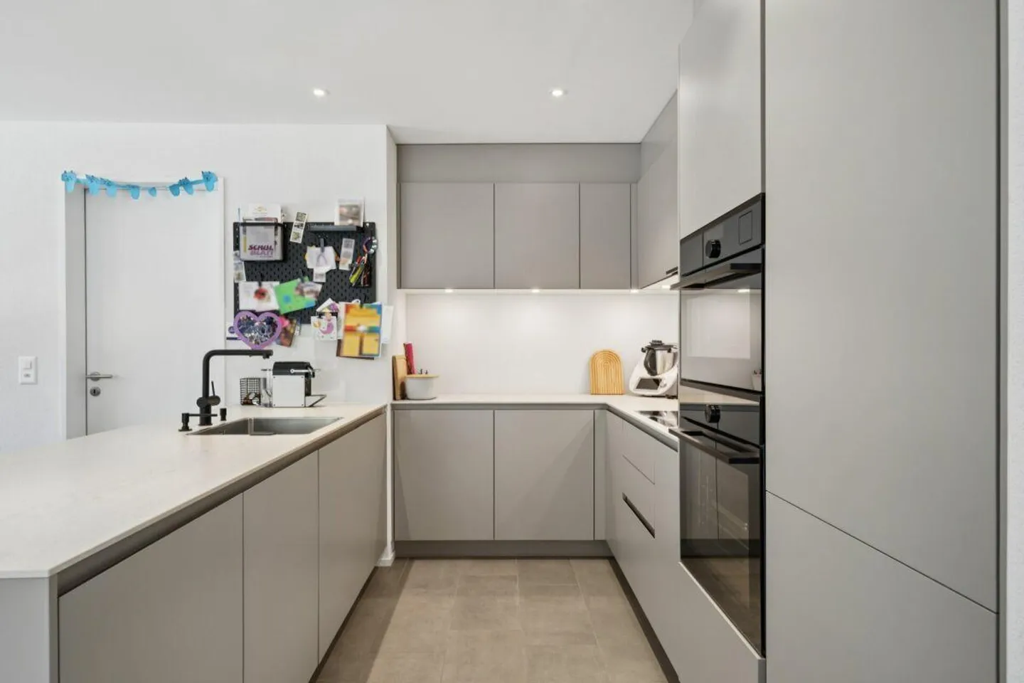Comfort abitativo portato al punto - moderno, elegante e centralmente situato! - Foto 4 di 11