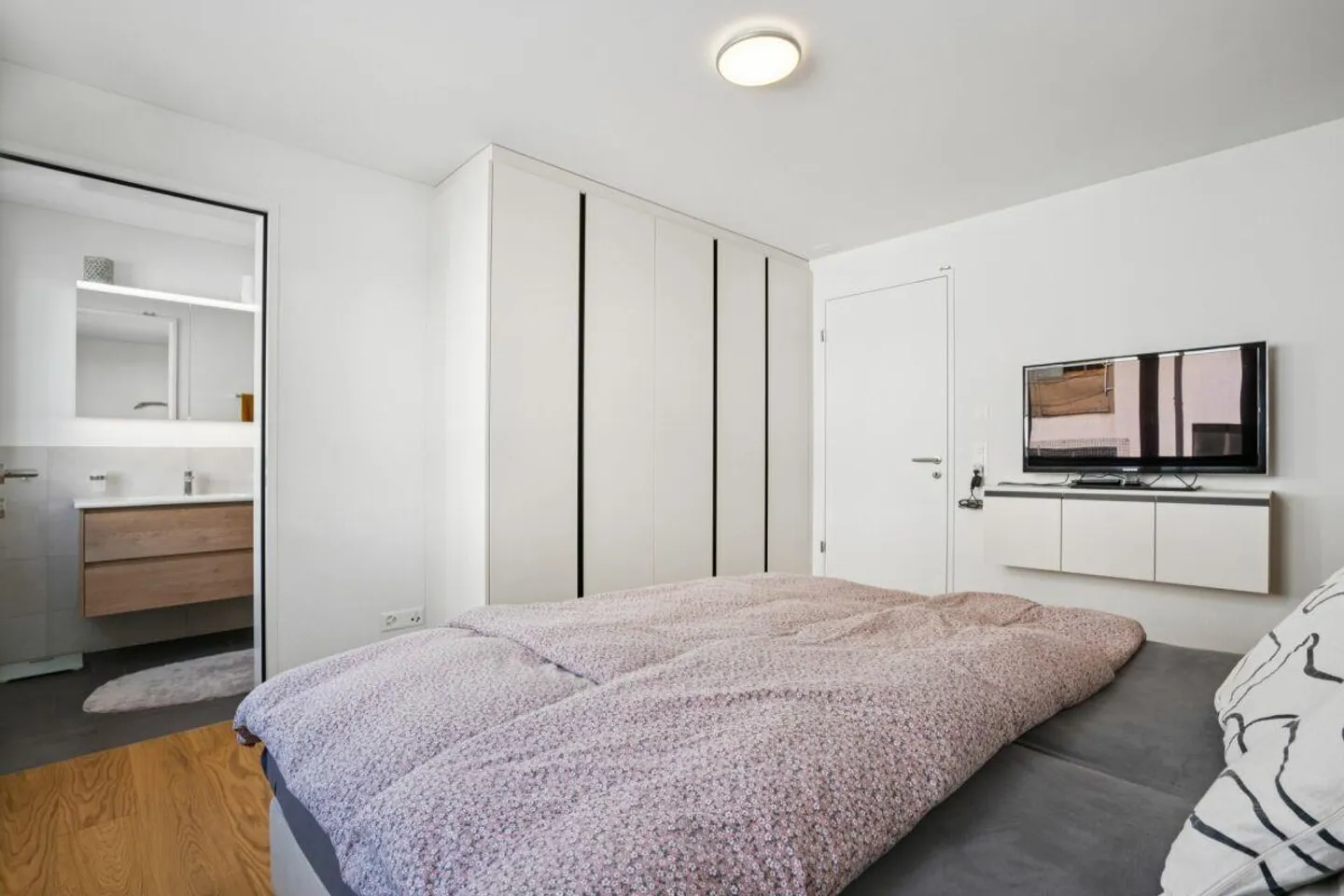 Comfort abitativo portato al punto - moderno, elegante e centralmente situato! - Foto 6 di 11