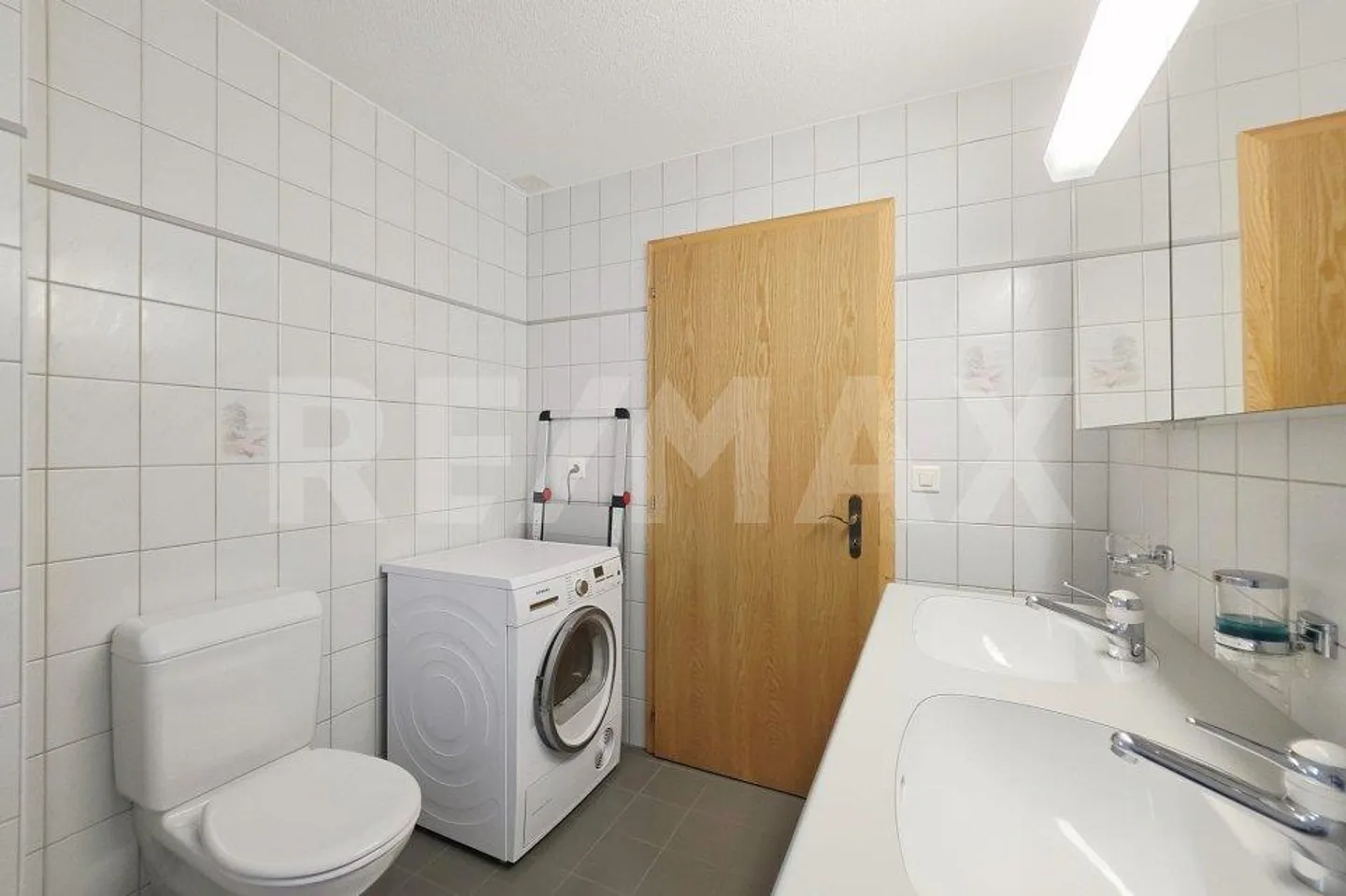 Well-maintained 4.5-room condominium in a preferred residential area in Susten - Photo 8 of 13