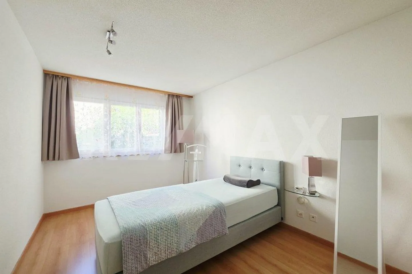 Well-maintained 4.5-room condominium in a preferred residential area in Susten - Photo 12 of 13