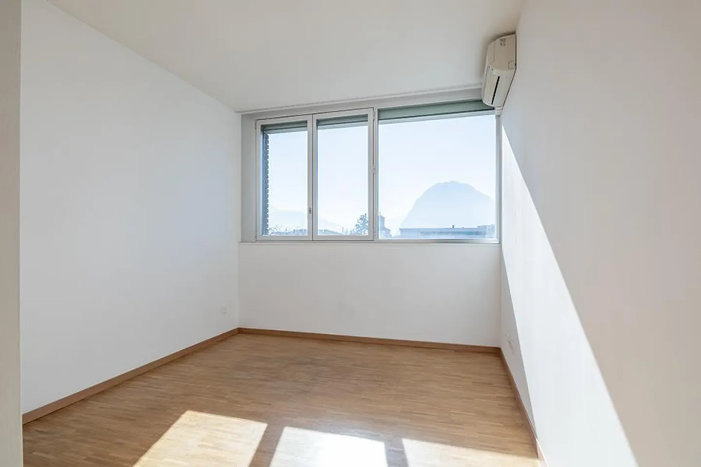 DUPLEX LUMINEUX À LUGANO - Photo 15 sur 19