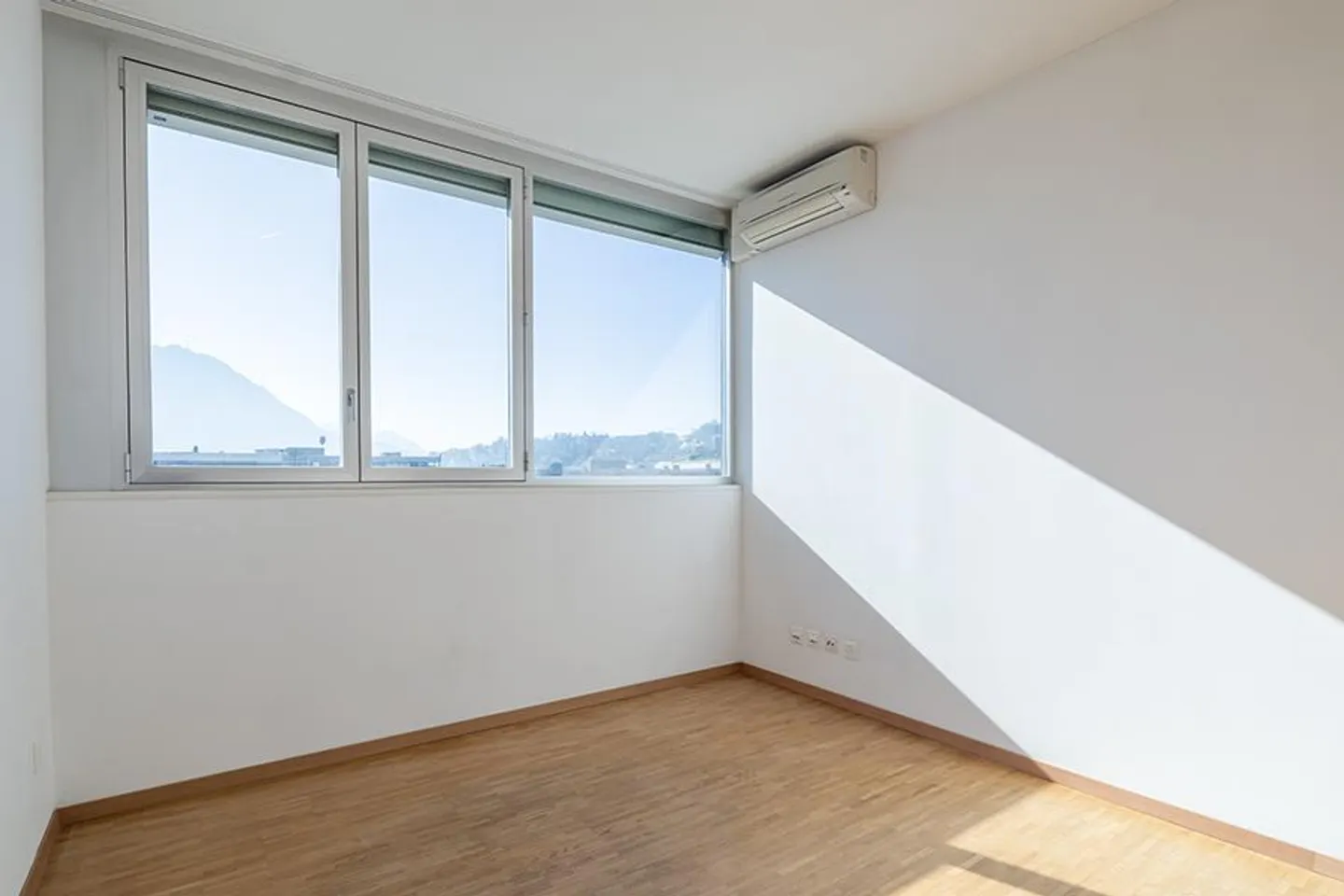 DUPLEX LUMINEUX À LUGANO - Photo 16 sur 19