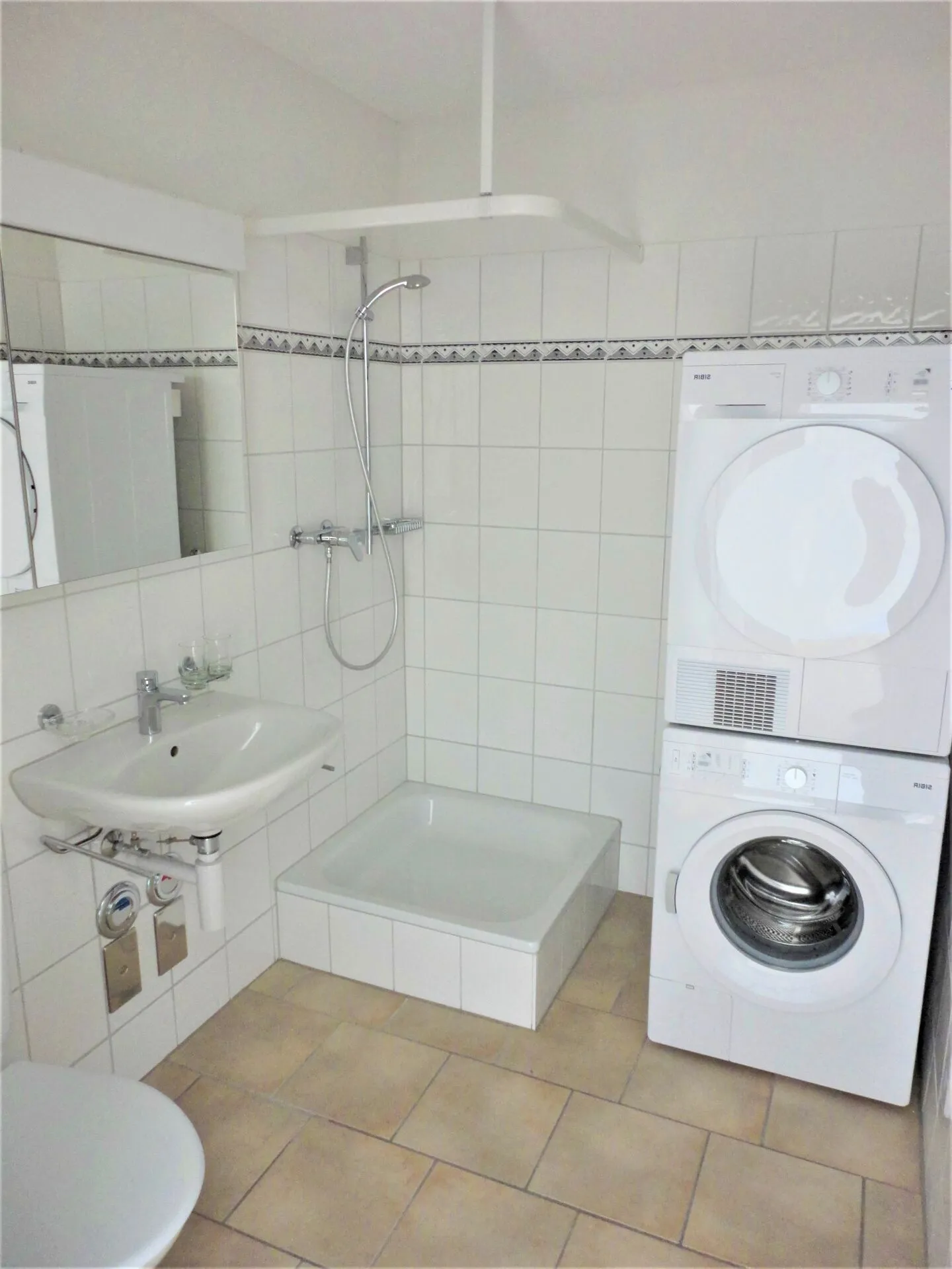 2.5 ZW: Helle Wohnung mit Waschturm - Foto 5 von 7