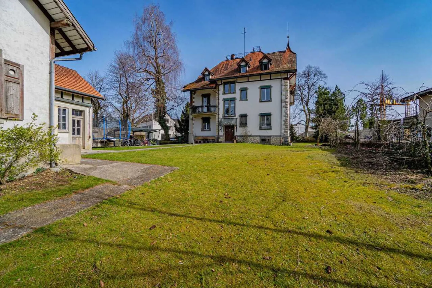 Historische Villa mit Baulandreserve - Foto 10 von 13